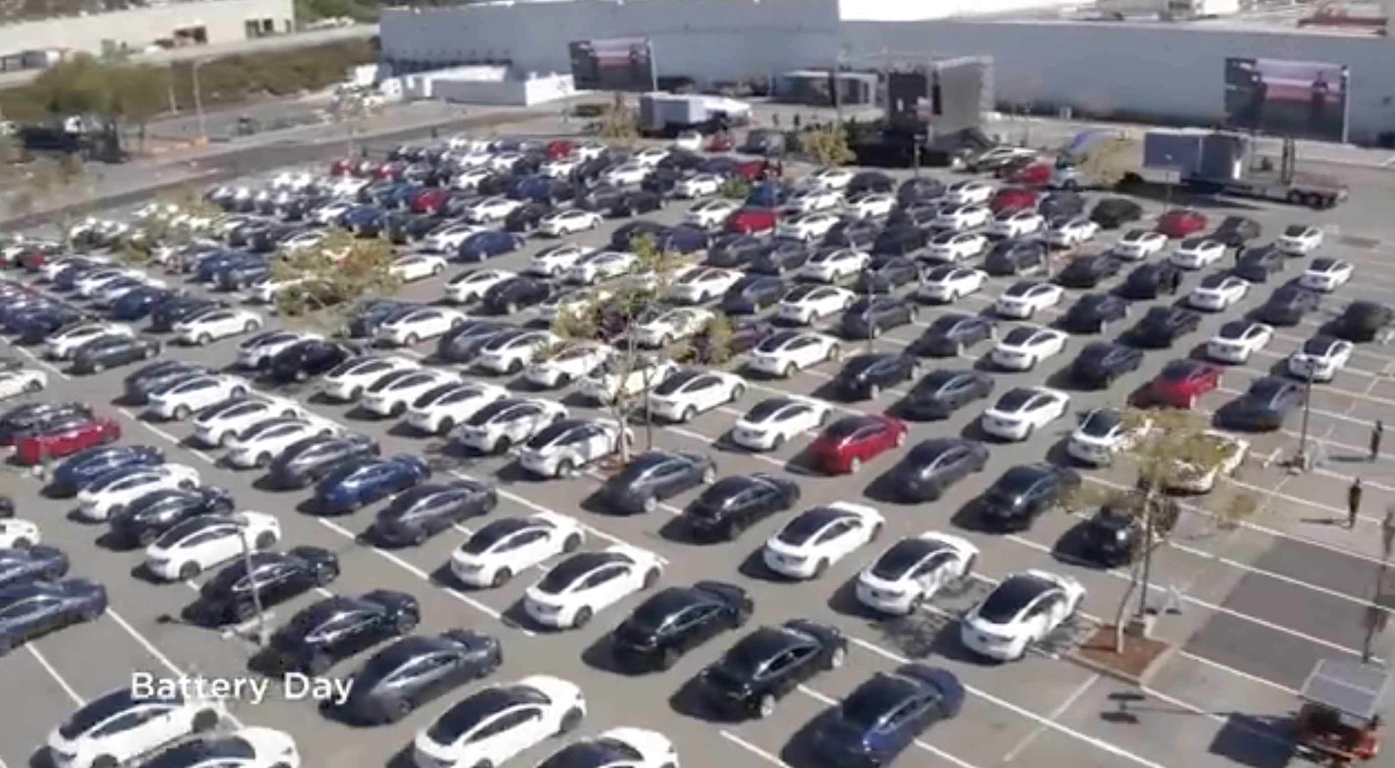 超燃的特斯拉年度视频又来了！