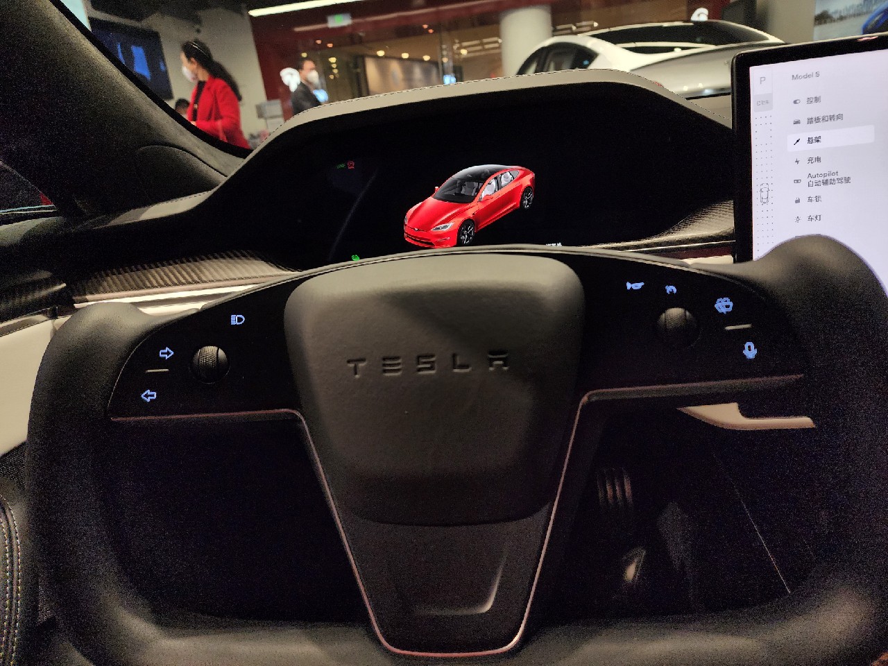 终于摸到model s plaid
帅气 - 图片 3