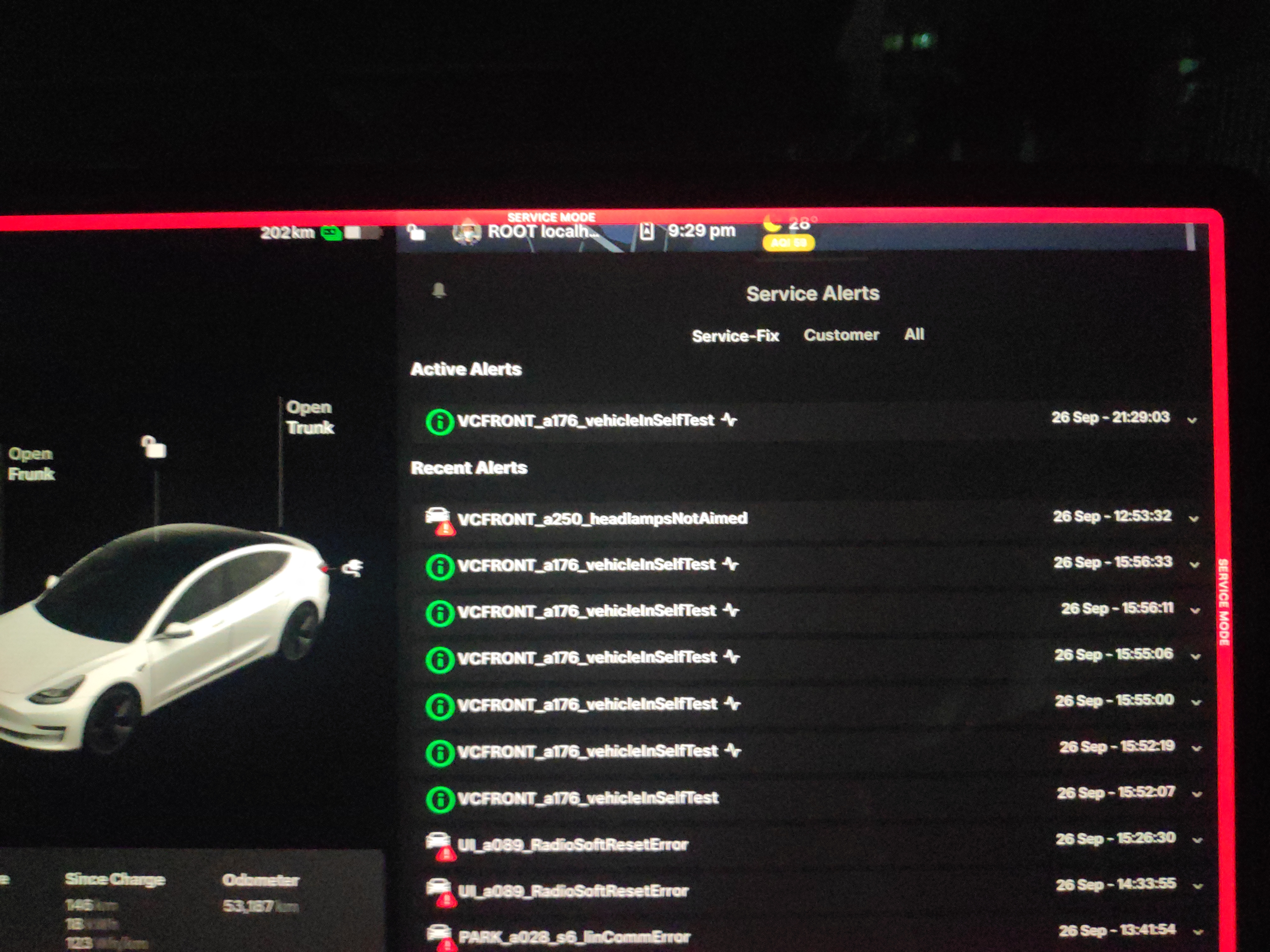 19年老三成功换装矩阵大灯，采购时发现光大灯就有六个版本。特斯拉总在看不到的地方偷偷升级，可见左侧比右边投影清晰明亮，左边零件号比右边新。 - 图片 3