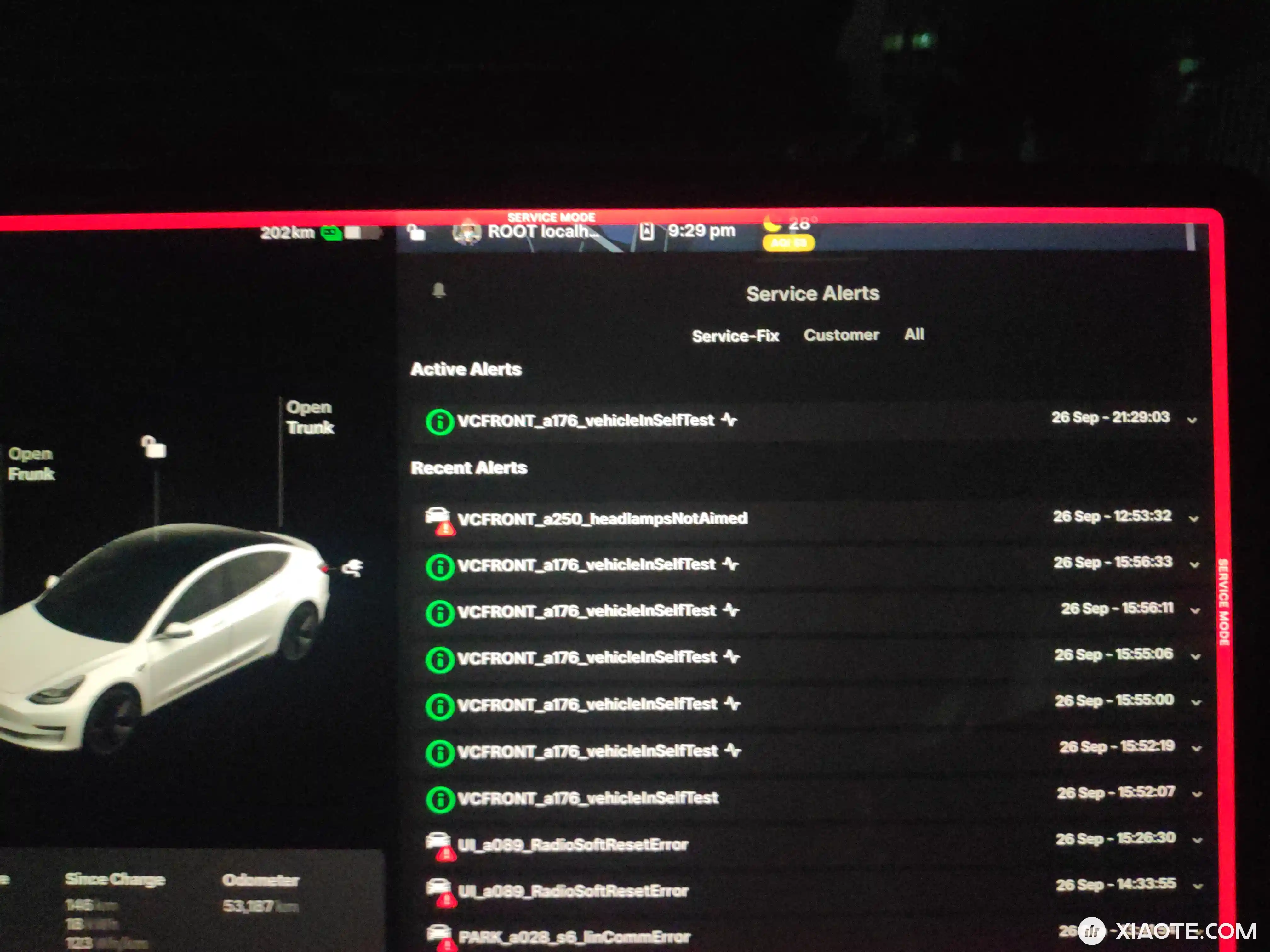 19年老三成功换装矩阵大灯,采购时发现光大灯就有六个版本。特斯拉总在看不到的地方偷偷升级,可见左侧比右边投影清晰明亮,左边零件号比右边新。 - 图片 3