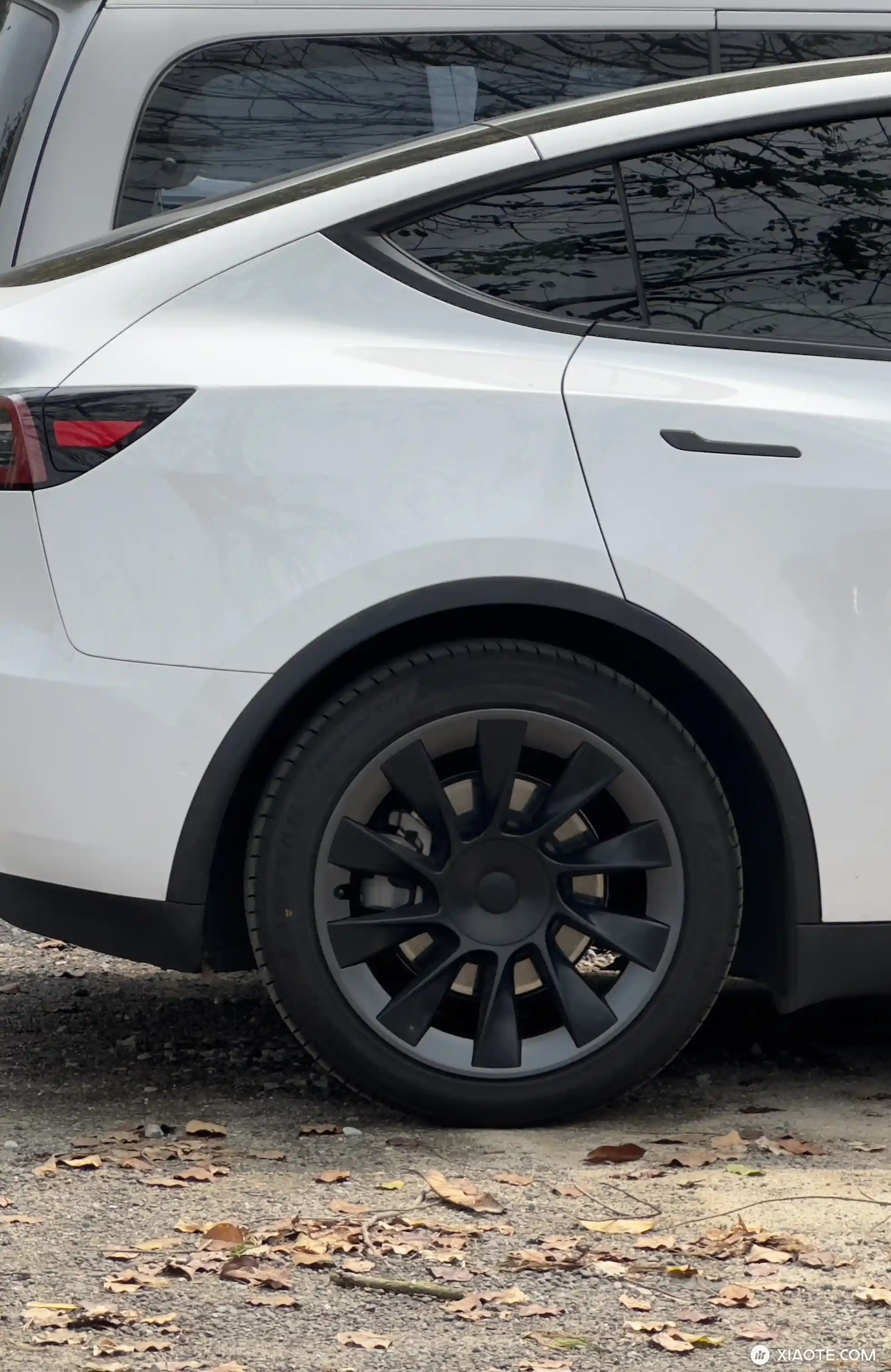 不知道是不是心理作用 Y长续航20寸用255 45 r20,开启来感觉没那么颠了,过井盖都信心十足。速度比表显快8km/h左右 - 图片 1