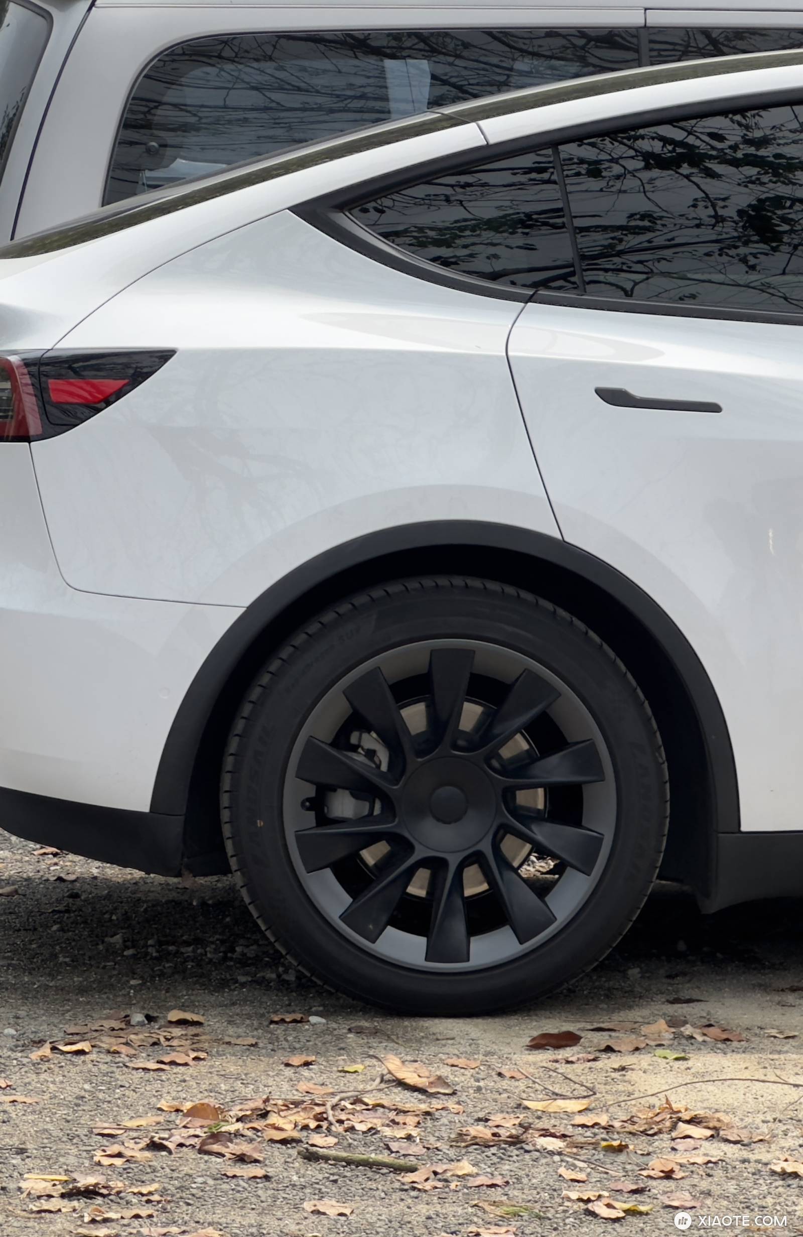 不知道是不是心理作用 Y长续航20寸用255 45 r20,开启来感觉没那么颠了,过井盖都信心十足。速度比表显快8km/h左右 - 图片 1