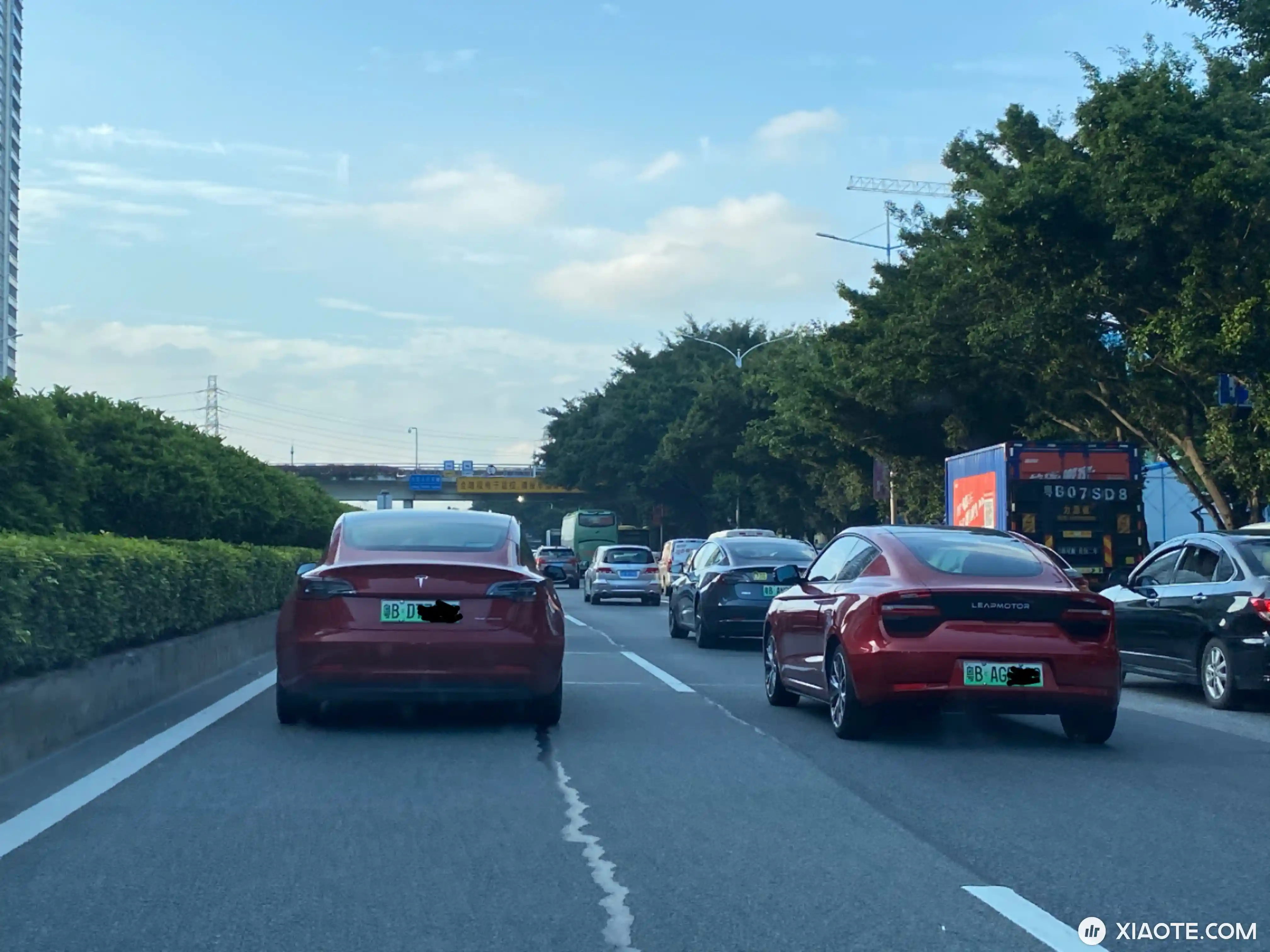 第一次见右边这台两门轿跑,还蛮好看的,一搜价格居然这么便宜。 - 图片 1