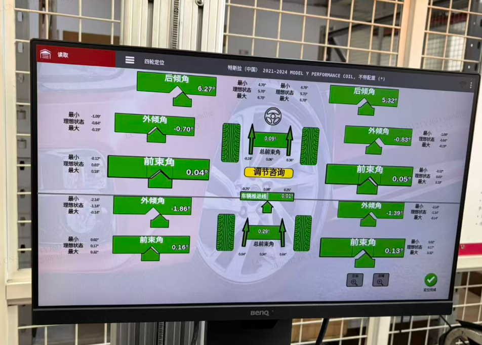春节回老家前去趟特斯拉4s店保养下，免费更换两根摆臂，做个四轮定位，7w公里胎纹还行！大哥说我开到10w公里没问题！ - 图片 3