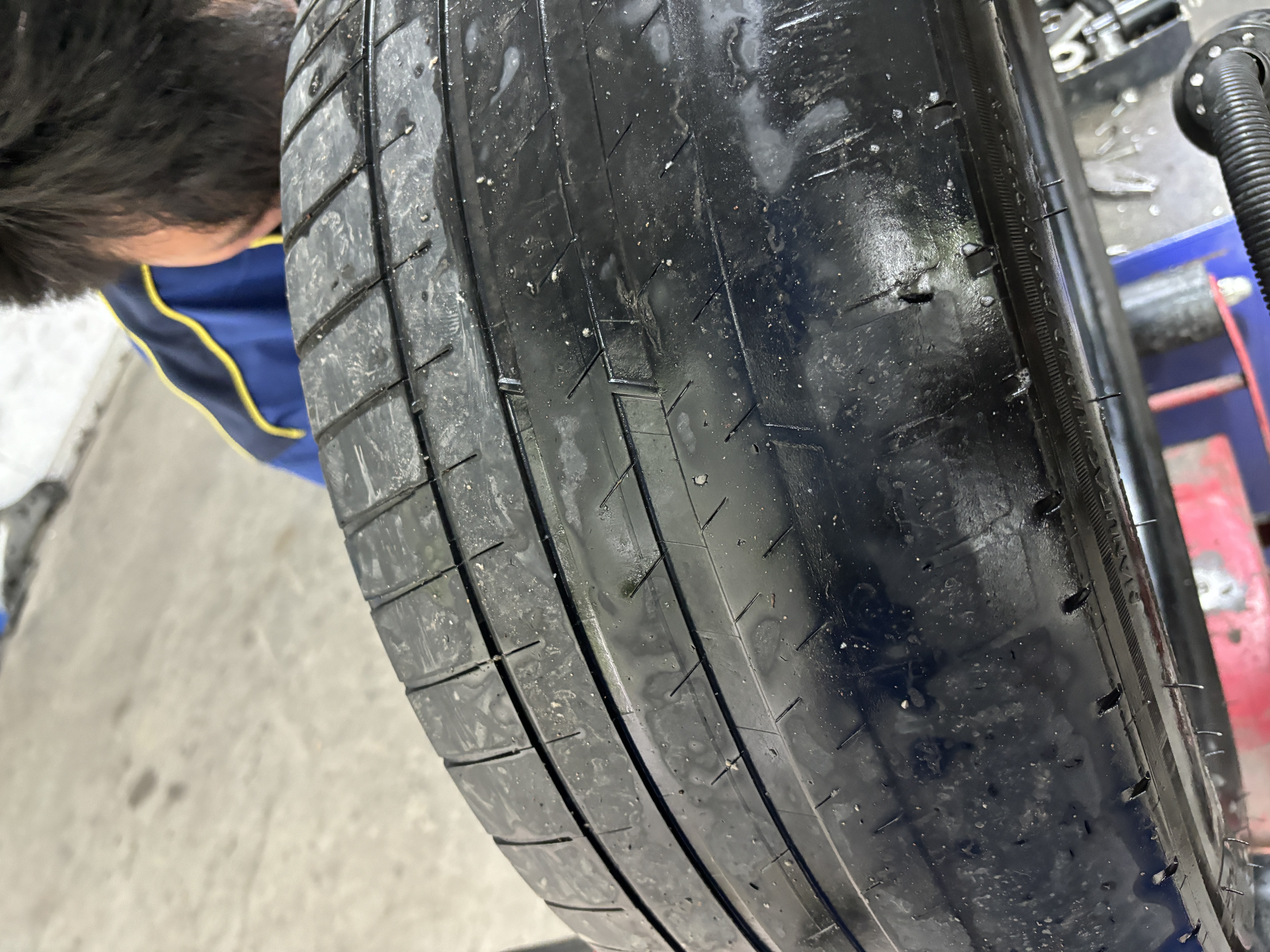 5.8w的轮胎，其中一个偏磨得厉害，本来还想再开一万的，现在只能4个全换了 - 图片 2