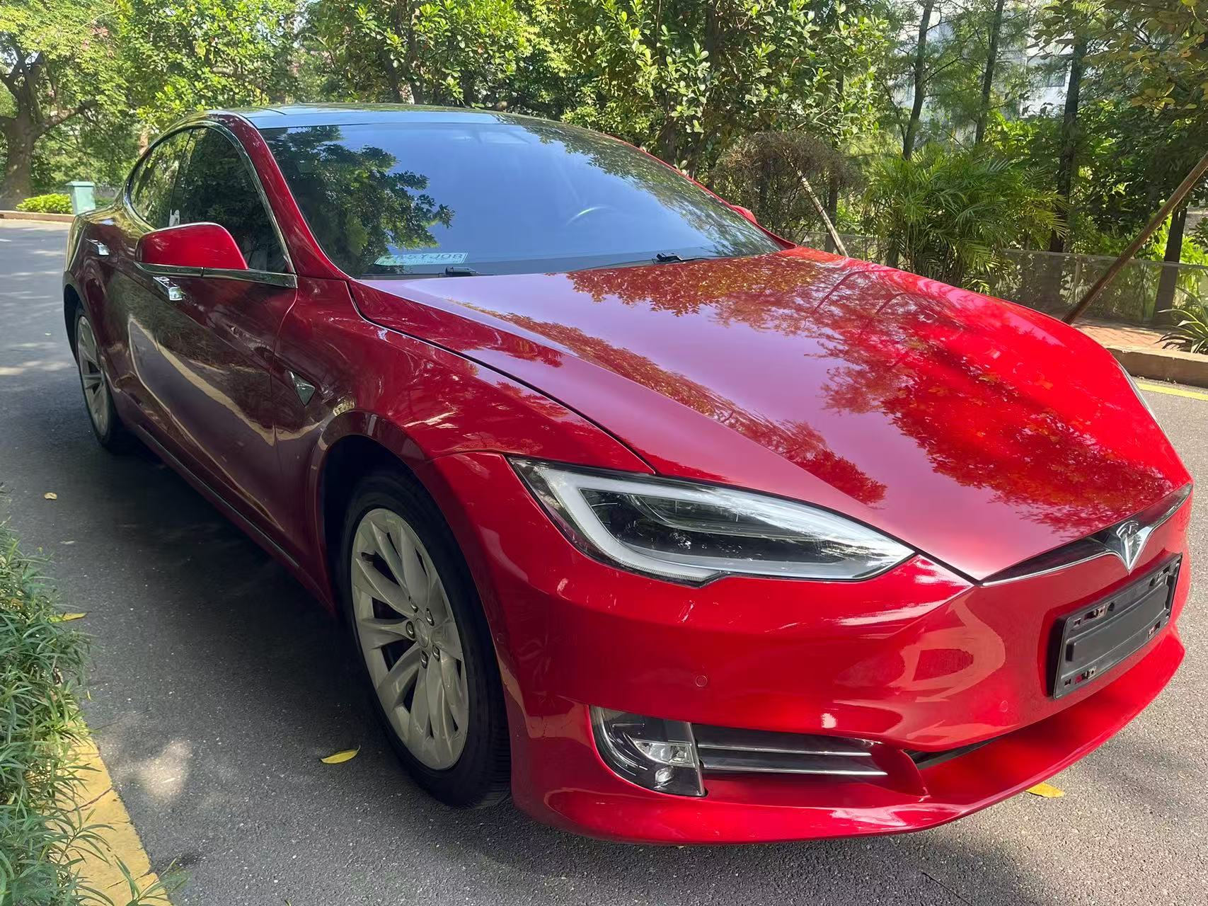 出特斯拉ModelS一手用车18年上牌model s100D，带终身免费充电和增强版辅助驾驶EAP，空气悬驾。续航500多公里，内饰基本没有磨损，非常干净漂亮（车商勿扰） - 图片 4