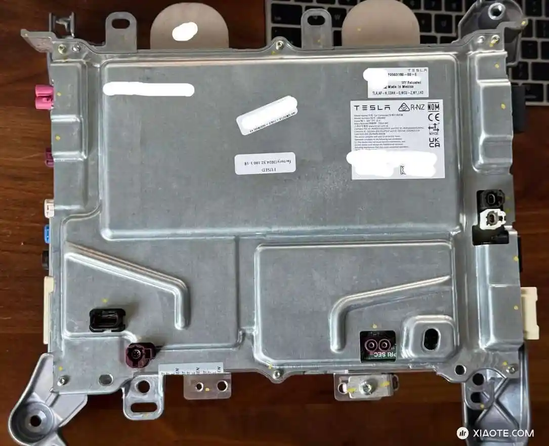 焕新Y的HW4应该算HW4.5吧?代号是Reloaded,有独立的前摄像头接口 - 图片 1