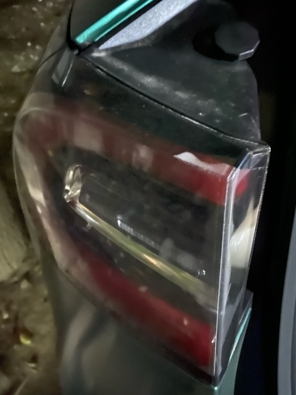 请问大家，是每个车的尾灯都会进水蒸汽吗？是要维修还是就不用管呢？ - 图片 2