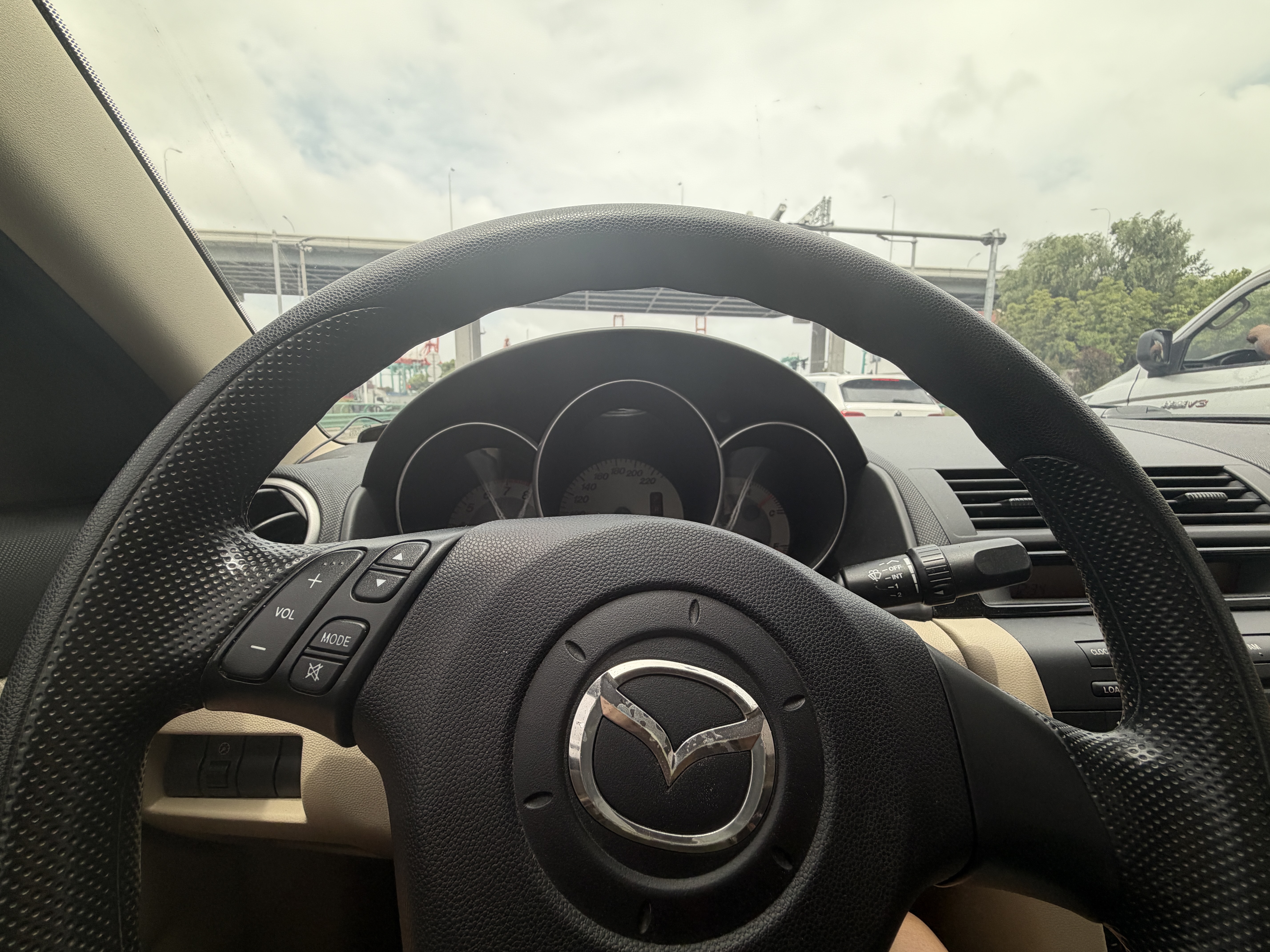 小3住院，翻出尘封的油车，加个油，老泪纵横，踩脚油门，泪流满面，下车不知挂P档，又哭了。 - 图片 1