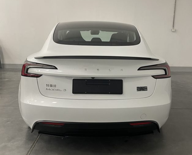 新款 Model 3 Performane 纳入工信部目录是汽车在国内销售所需的最后一项主要政府批准  。关于新 Model 3 Performance 纳入的公众反馈将于 5 月 12 日至 17  - 图片 2
