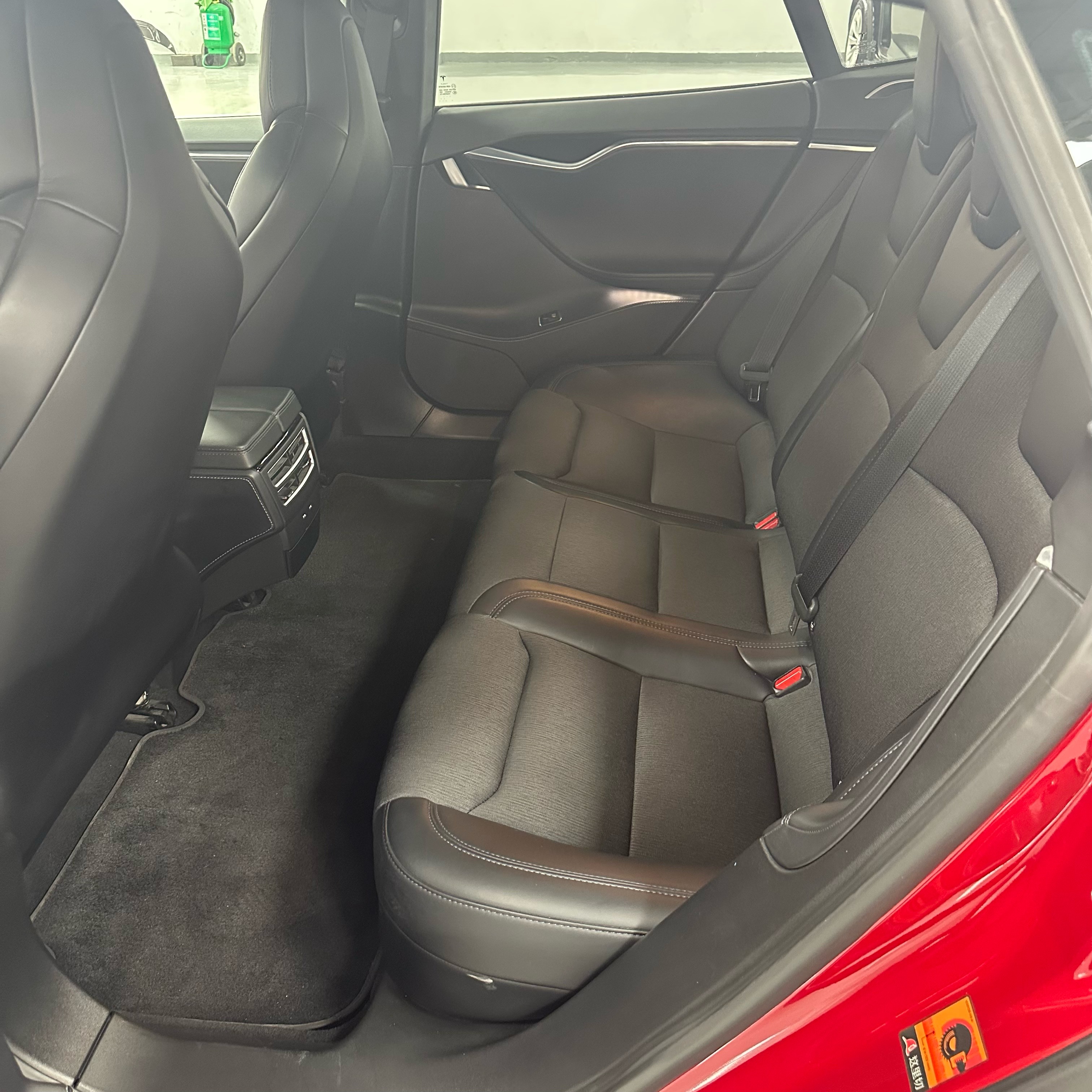 出特斯拉ModelS一手用车18年上牌model s100D，带终身免费充电和增强版辅助驾驶EAP，空气悬驾。续航500多公里，内饰基本没有磨损，非常干净漂亮（车商勿扰） - 图片 2