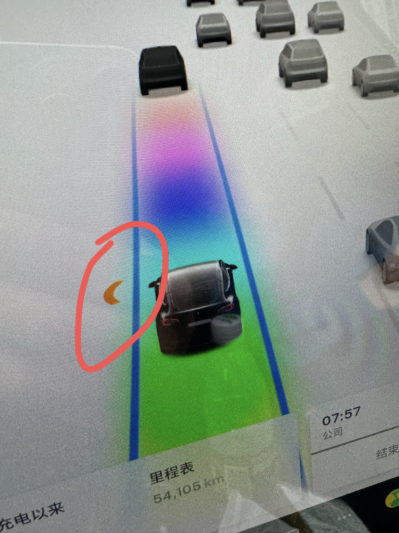 鸡贼的特斯拉，选了[驻车辅助]内的纯视觉后，在行车过程中超声波传感器也不工作了(图二的距离显示)
明明选的驻车使用，凭什么行车也给关了🚗ヾ(･ω･`｡) - 图片 2