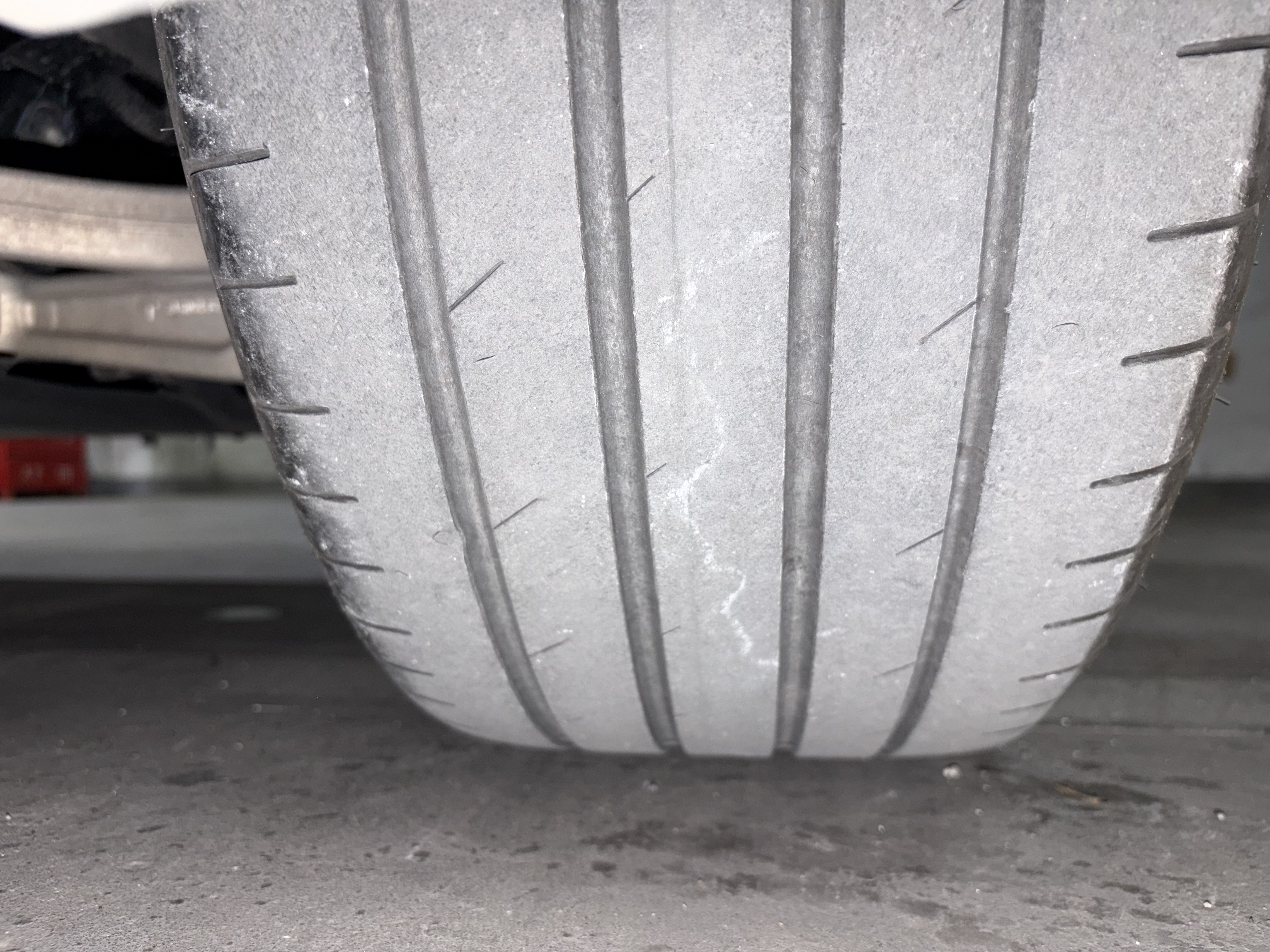 三年5w公里 大佬们帮忙看下有必要换吗

主要有个胎一直慢漏气 打到2.9没几天就掉到2.6 一周要掉到2.4 现在每周都要拿充气宝打气

之前陆续补了两次胎 拔了两个钉子 感觉还是没补到地方

过年 - 图片 4