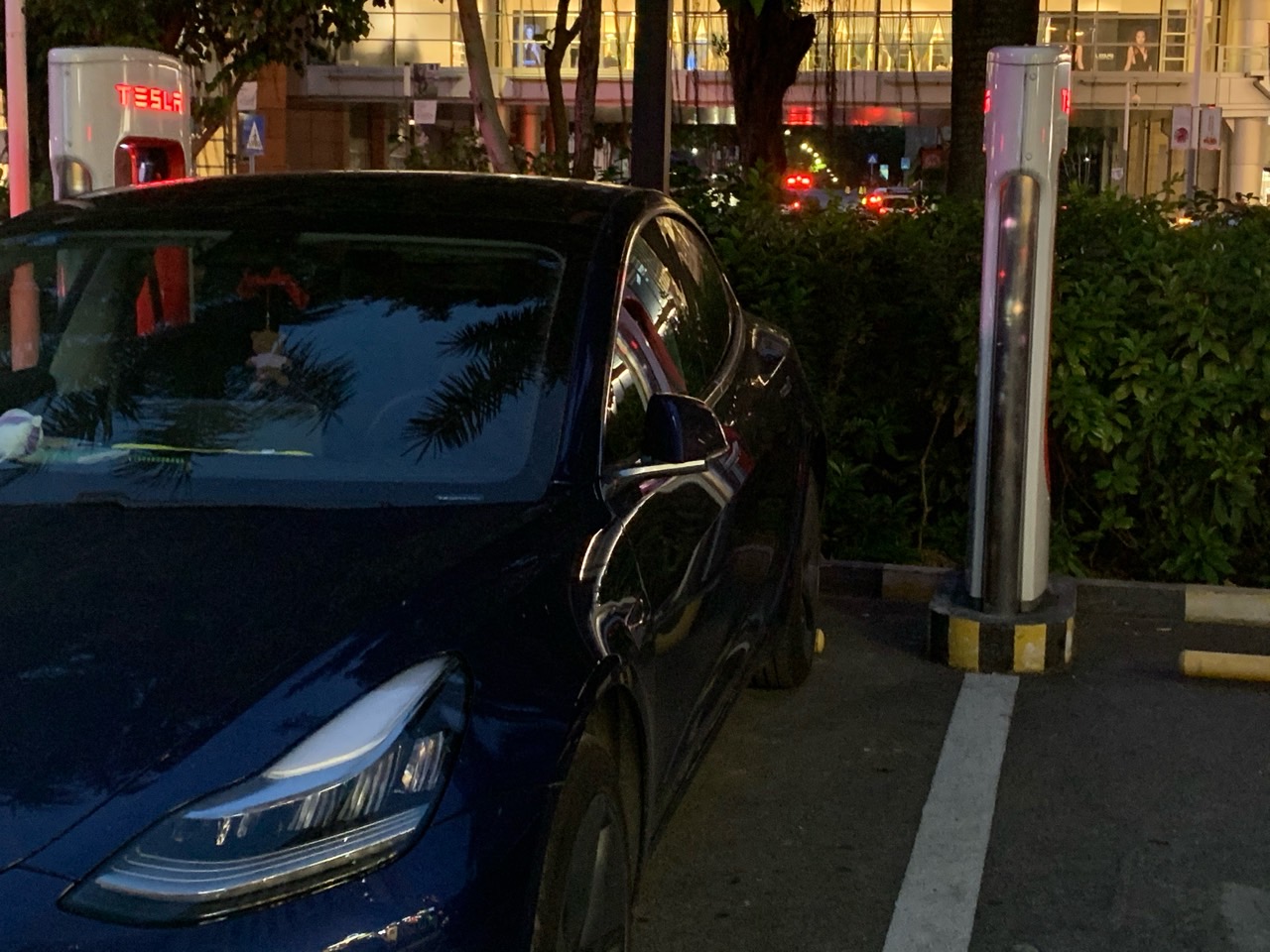 希望
特友自觉，常见到占位不充电的 - 图片 2