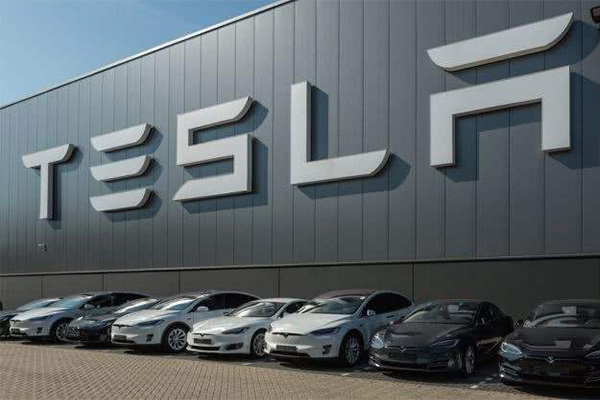 特斯拉上半年电动车产量超过920,000辆
特斯拉公布了今年二季度的数据后，揭晓了上半年的电动汽车产量和交付量。数据显示，今年一季度和二季度的电动汽车产量分别达到了440,808辆和479,700辆， - 图片 3