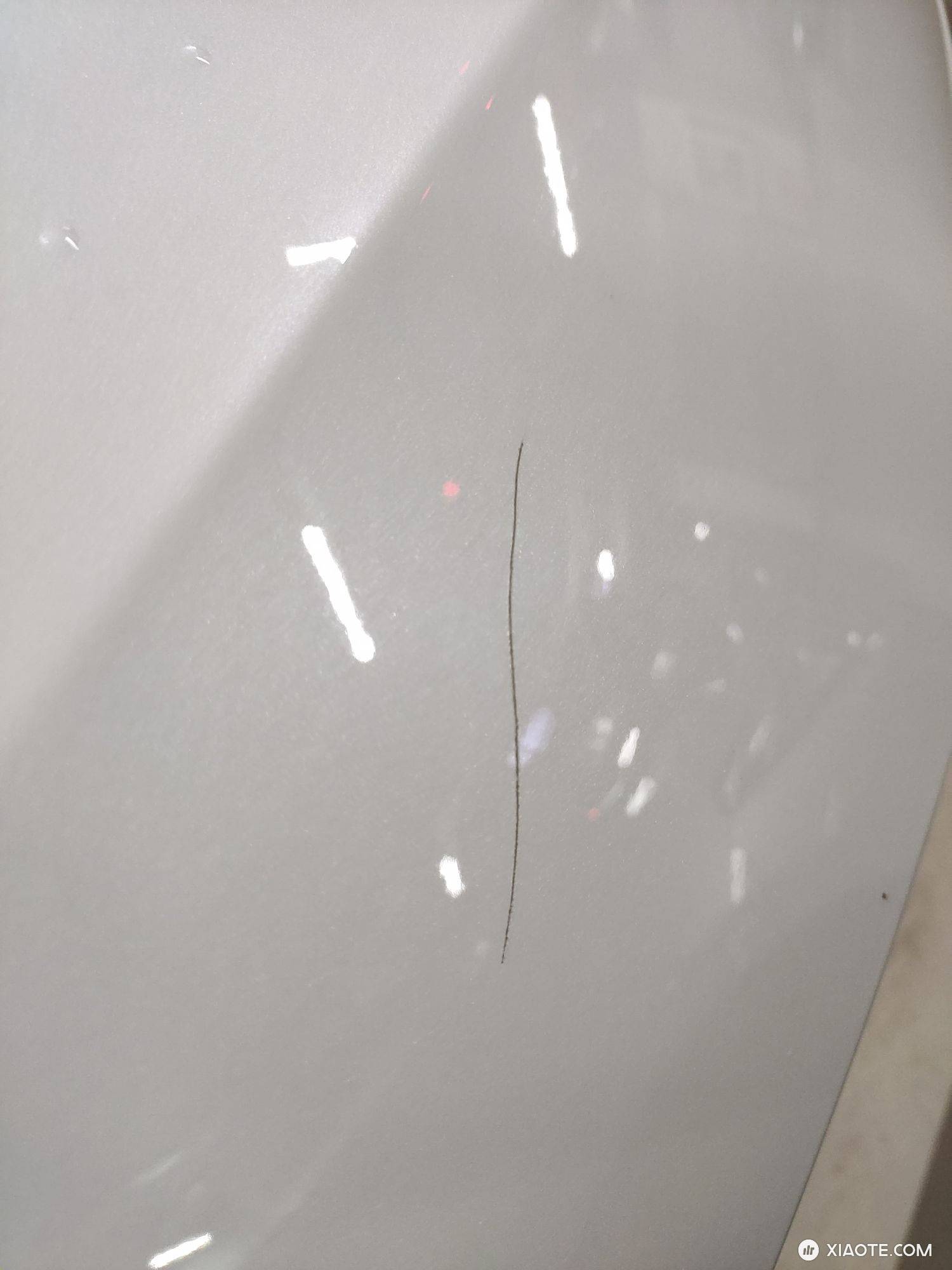 被人钥匙🔑刮了车前盖旁边一道痕 哨兵也没有办法确认是谁挂的 难受。 - 图片 1