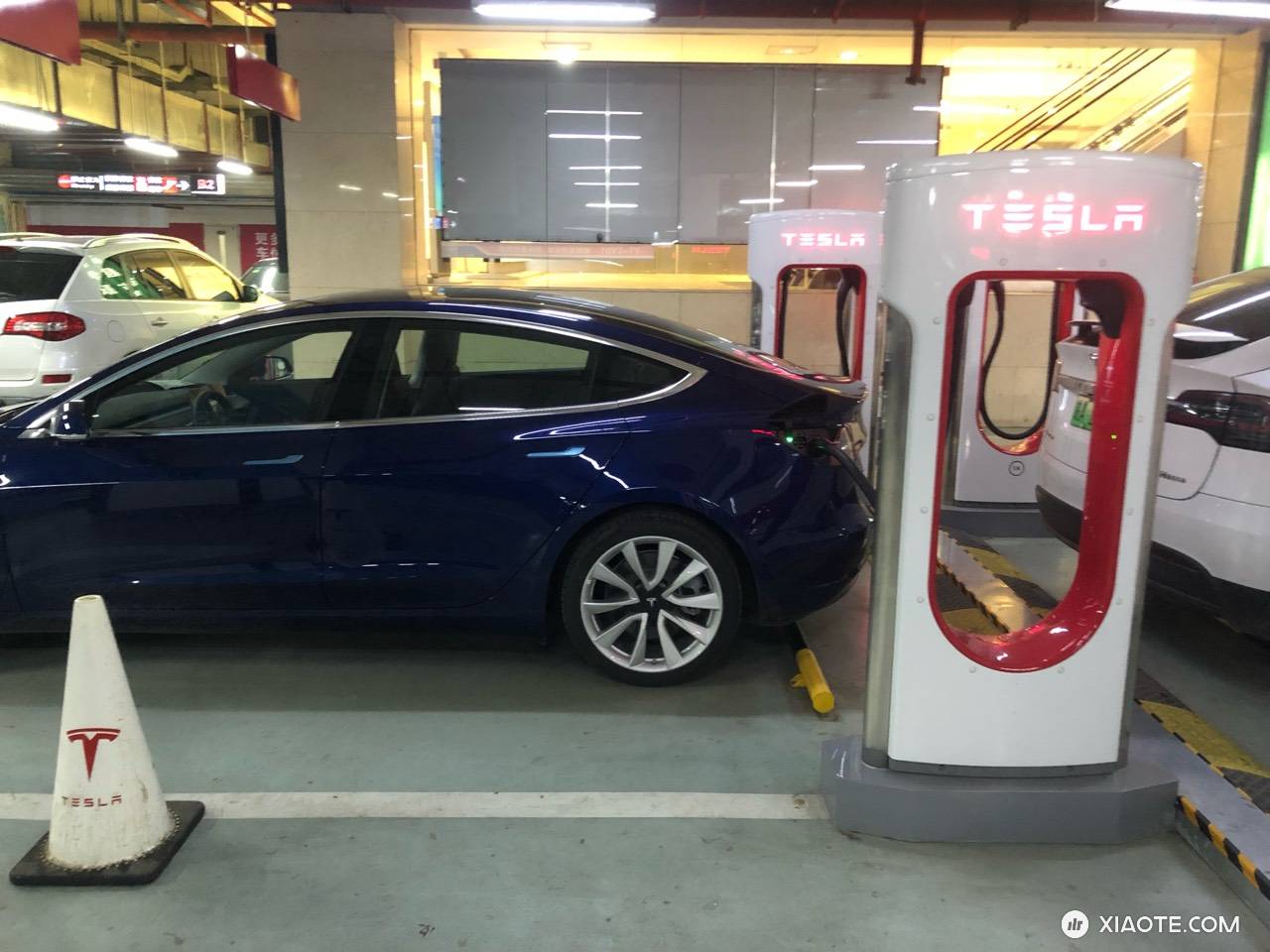 新车才开了650公里,今天一天开了400公里。黑屏十次以上!不开心!服务区的2011标准充电桩不好用。自动驾驶包没有发送,开的累死了。 - 图片 1