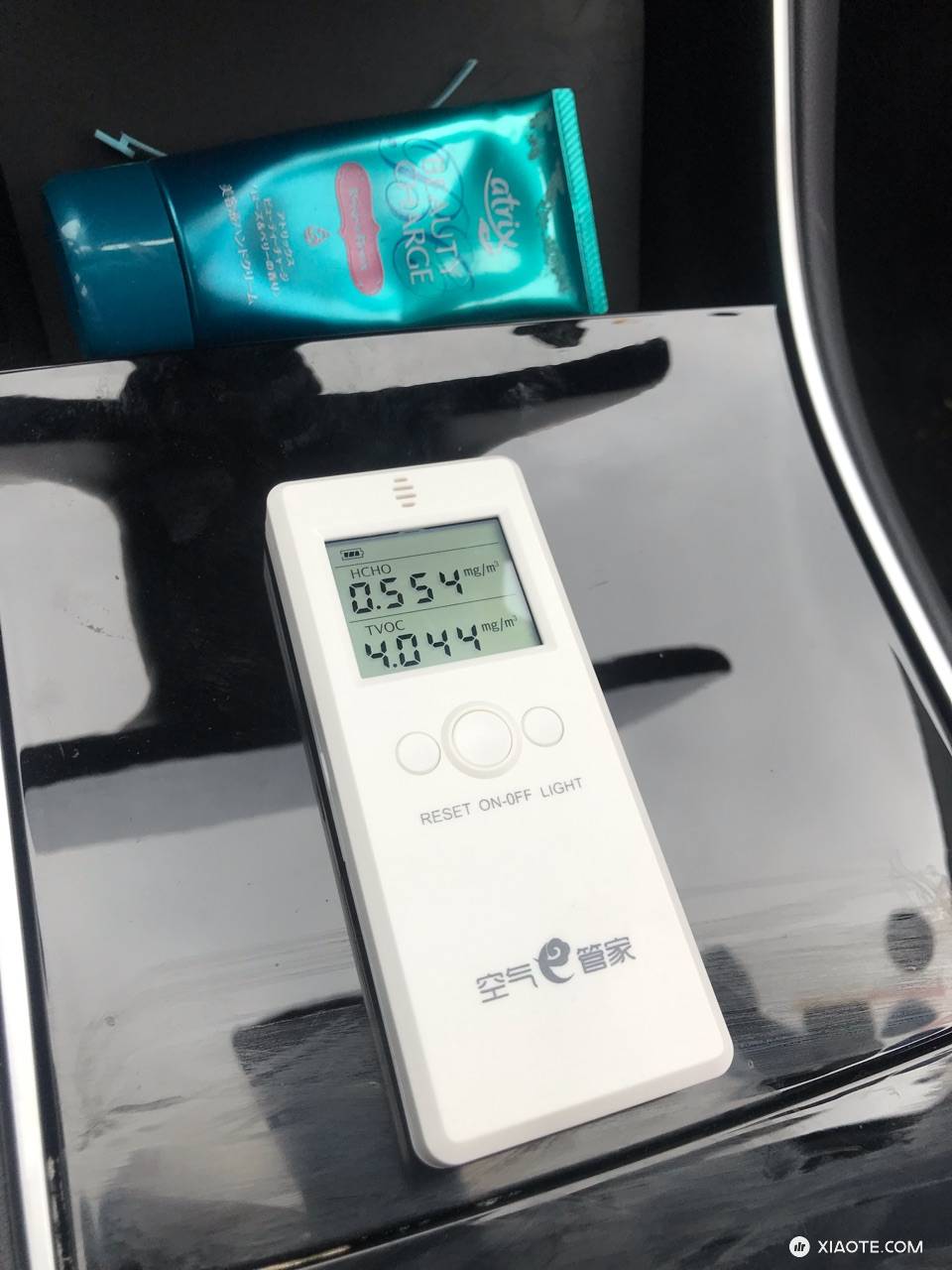 大家有没有测过新车的甲醛和苯含量,我开了三个月了,之前味道很大,现在好多了,但是不测不知道,一测……我都不敢开了,严重超标啊! - 图片 1