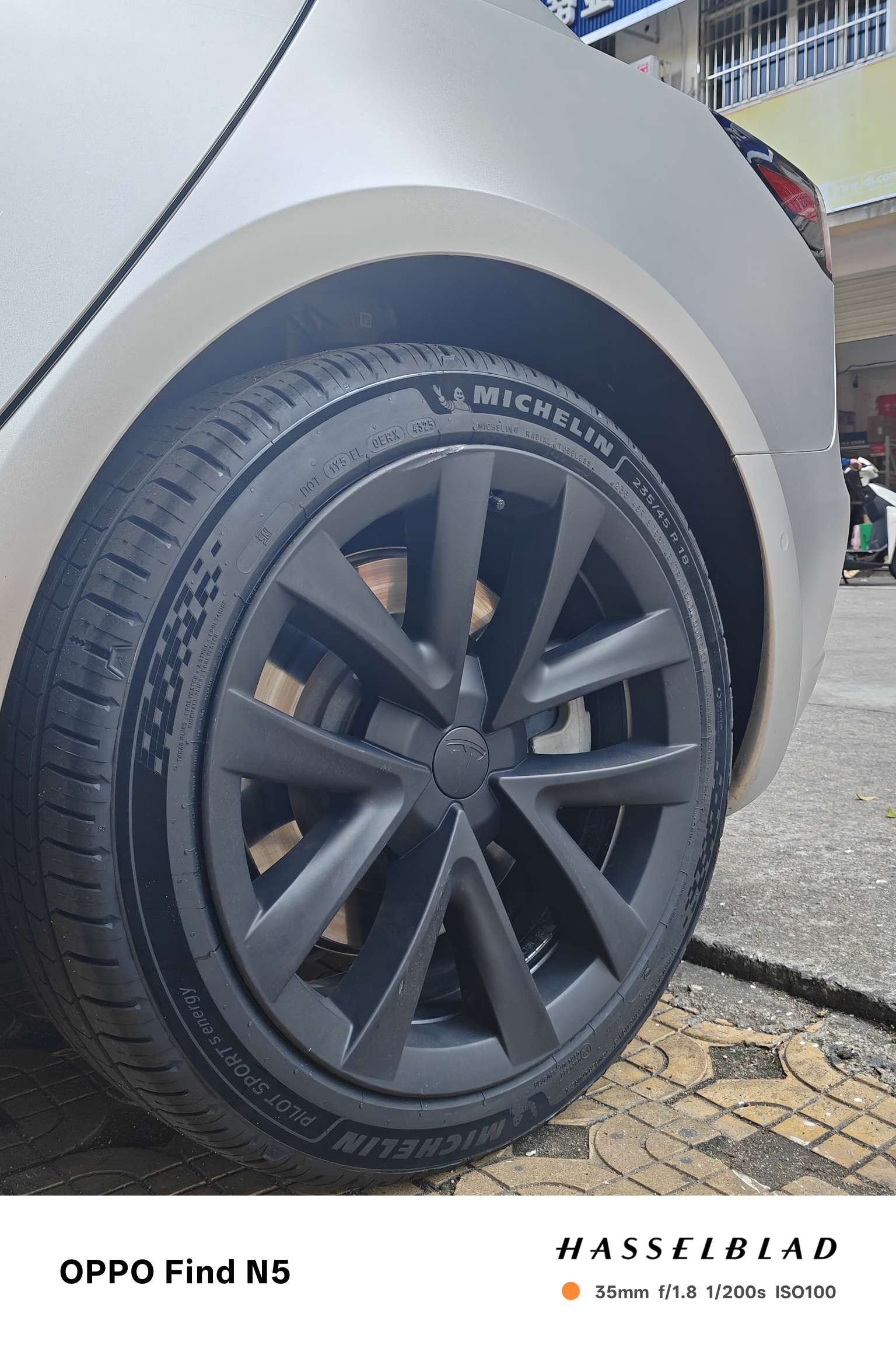 换轮胎顺便尝尝鲜。新上的 PS5E，米其林颜值真的高。可惜抓地力差了些 - 图片 3