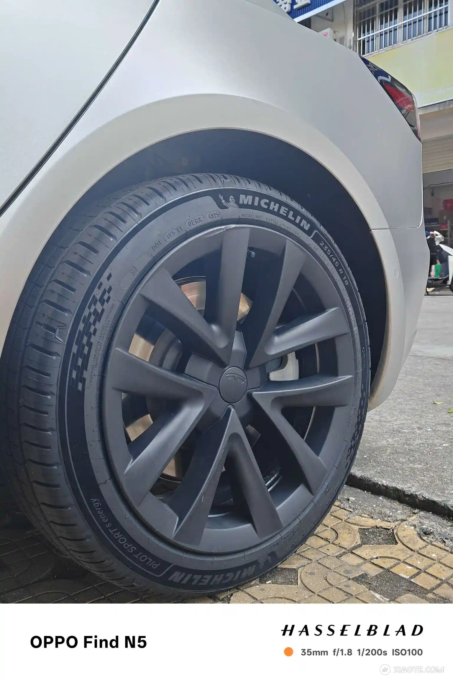 换轮胎顺便尝尝鲜。新上的 PS5E,米其林颜值真的高。可惜抓地力差了些 - 图片 3