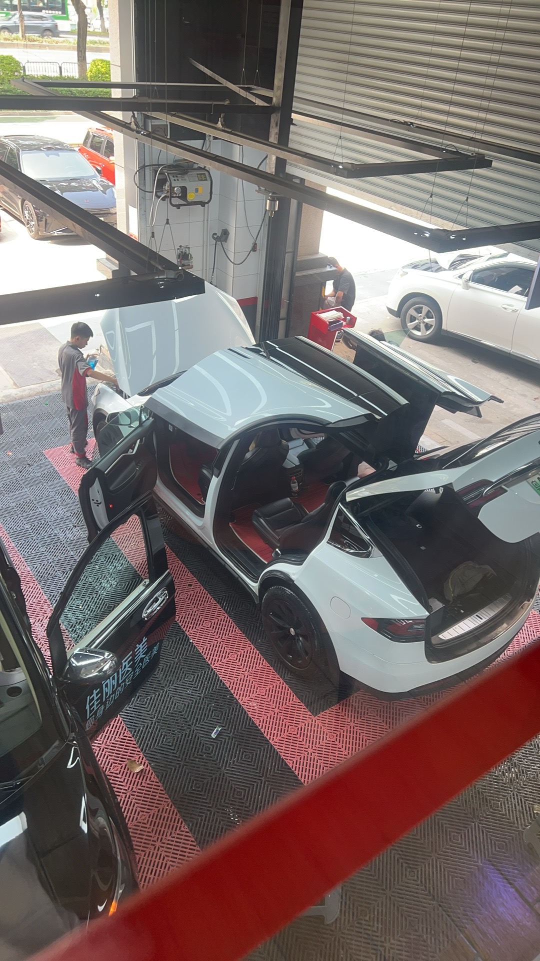 看大家一直都在发 3和 y的保养攻略，我发一下X和S的吧：
 首先 如果你是1415年的model s ，别问 到一定公里数一定要换电机齿轮油，要不然等着电机漏水吧
如果你的和我的一样 16-20年的 - 图片 3