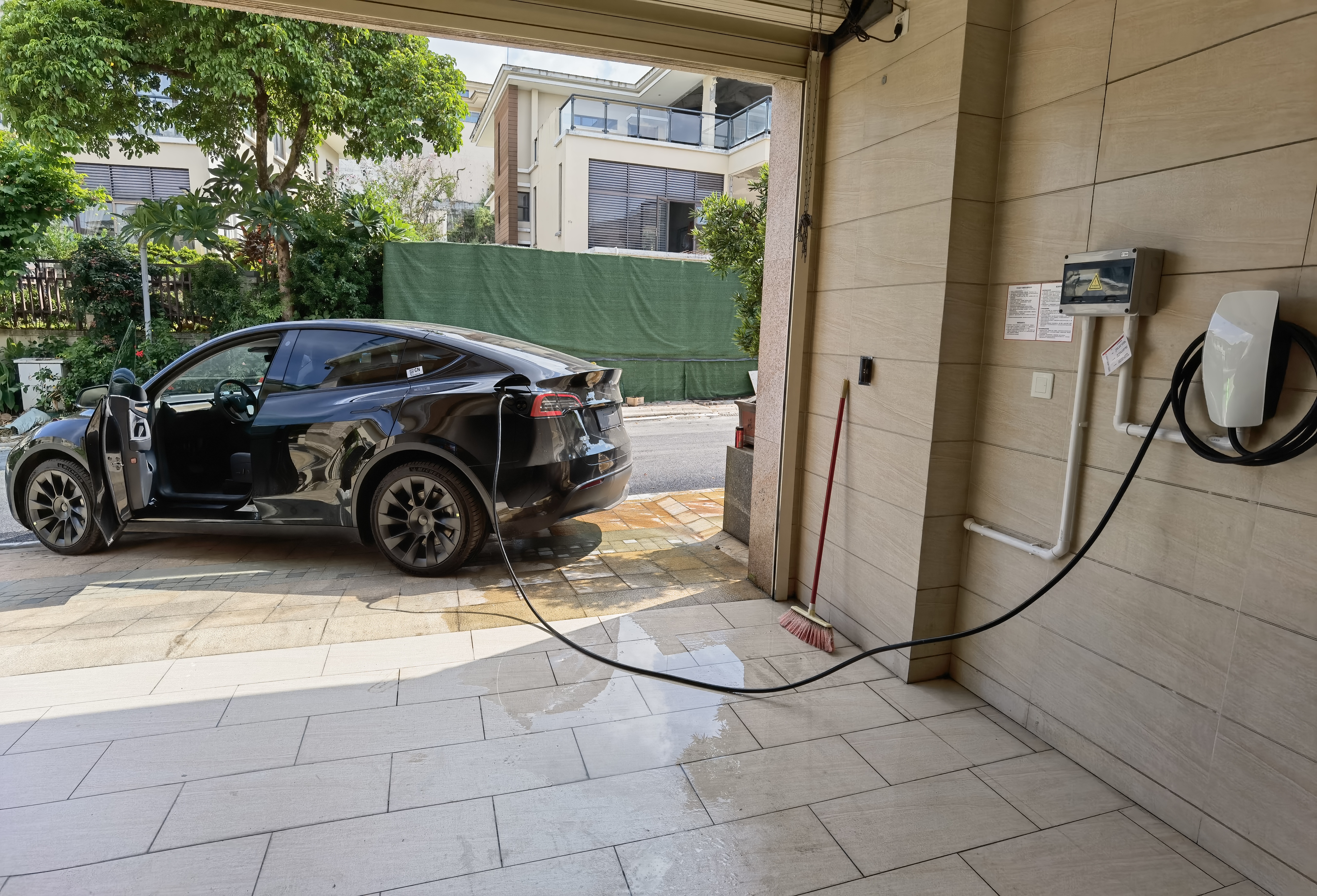 提车两星期，特斯拉家用充电桩终于安装好了 - 图片 1