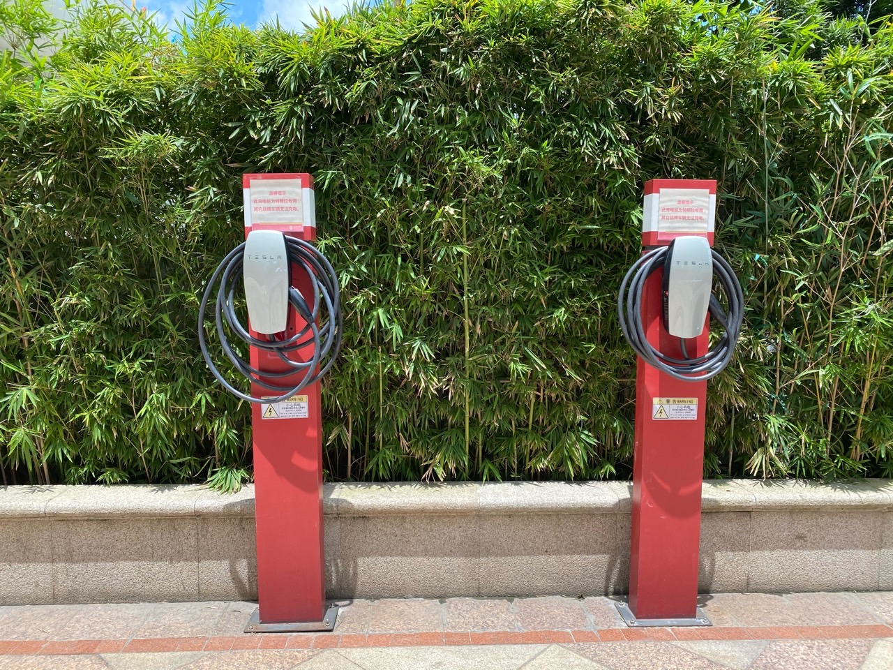 空调有时候不制冷问题。大家有没有碰到过空调突然不制冷了，就出风。然后过一会儿又制冷了。差不多就是低速不制冷，高速度了制冷。打给客服就说重启一下。 - 图片 1