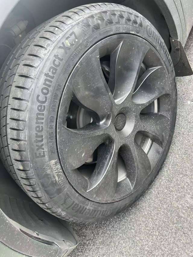 实测马牌XC7 Pro Max 255/45R19 带静音棉和cs自修补，1141元/只
双11活动价格不错，就买了四只马牌，以前开油车时，我个人对马牌印象就很好
优点:
NVH车厢静谧性好多了，碾压 - 图片 4