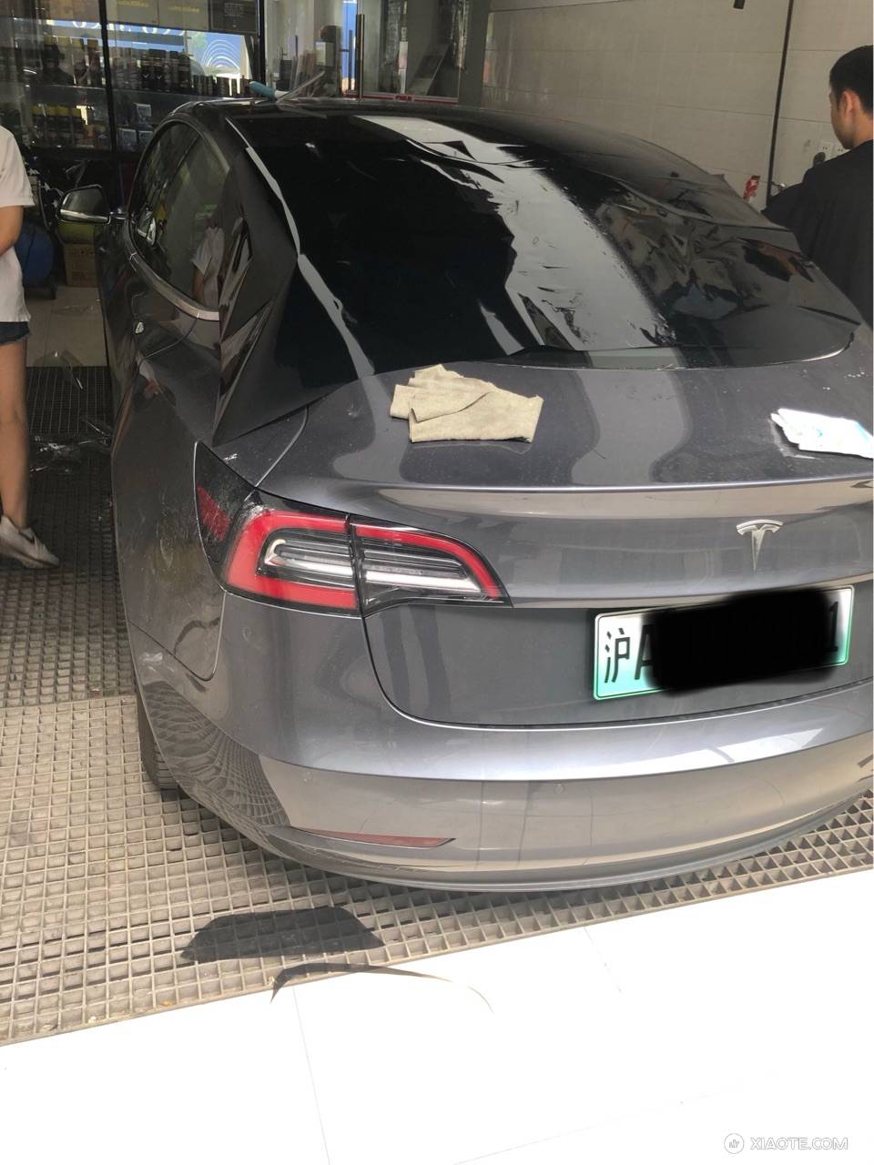 终于上完牌,能够贴膜了,这家3月份开始说,已经贴了10辆了 - 图片 2