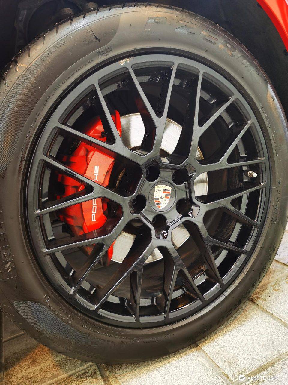 🔹超级车间| 保时捷Macan改色🔹
· 超亮金属火红
老板们来验收一下两天的改色成果吧!
车身+内饰改色
实力书写协调之美~
颜色超靓!
细节满分! - 图片 3