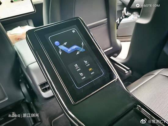 Model Y改第二排航空座椅案例……因为没有Model X的气场加成,感觉一下子就局促起来了……有点duck不必…… - 图片 3