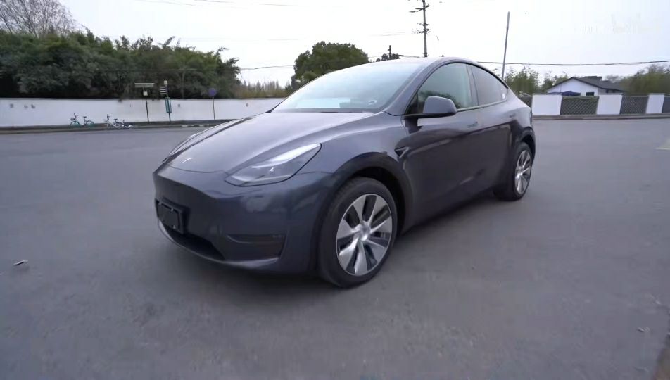 首次上路试驾.首个测评用户
🥰🥰
链接：
https://b23.tv/XKniT4

试驾车已经陆续到达直营店🤣车媒这次看来落伍 - 图片 1