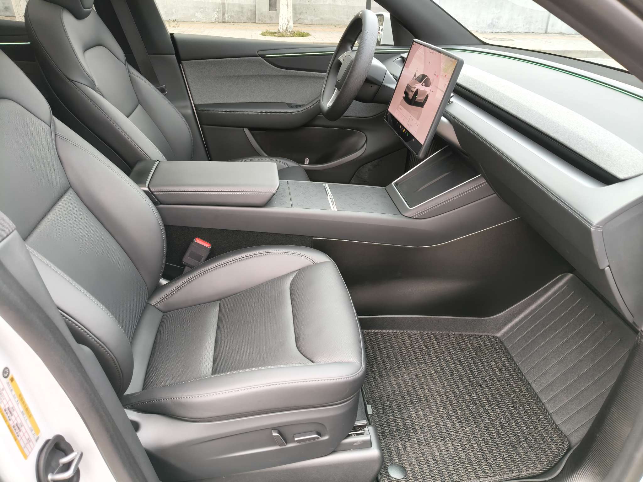 贴膜，车衣，轮毂改造，室内装饰全部结束。 - 图片 2