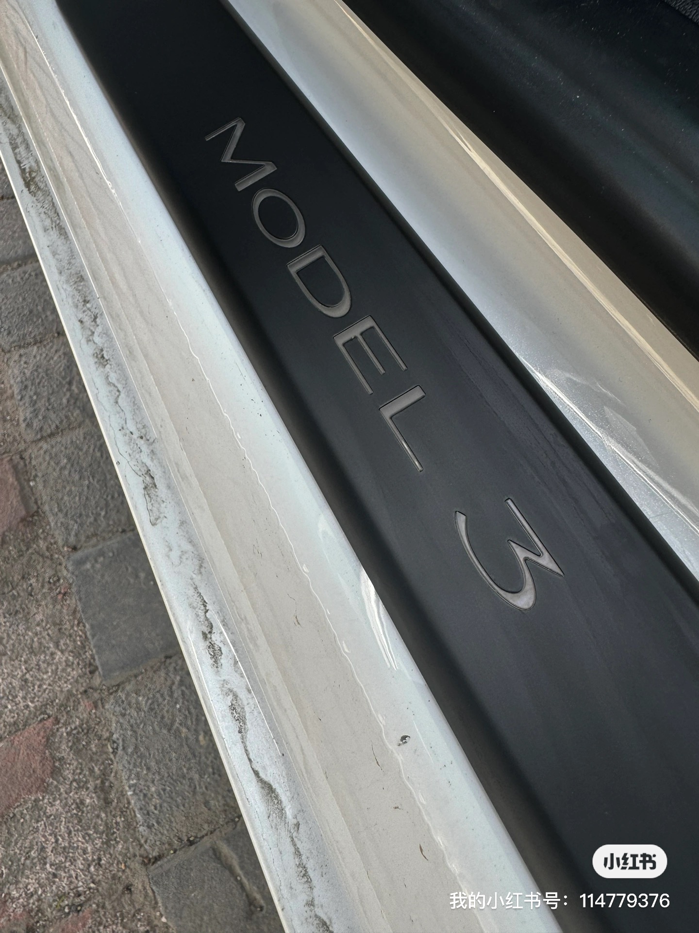 特斯拉 3P前迎宾发光踏板确实挺香～
特斯拉京东官网买的（前迎宾发光踏板）一对
价格 1065元 就前门两边（后门是没有的）从发货到签收是2天，提前预约 app 服务（可上门）（可进店） 工时费149 - 图片 3