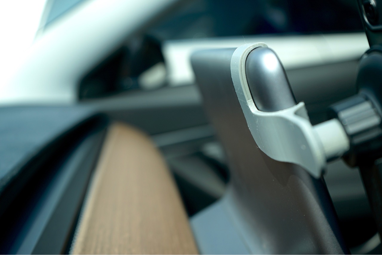 车友设计的3D打印的手机支架，实际上车还挺香，习惯右边操作，算是小特叔叔方案的一种补充方案。 - 图片 2