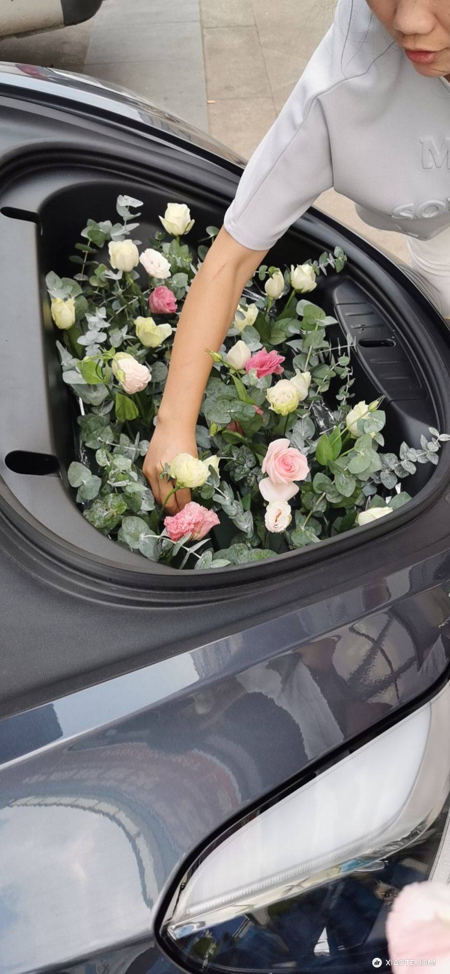 今日车不补电,给车加满浪漫…园区买花的可以找我了,一共花了300块钱… - 图片 4