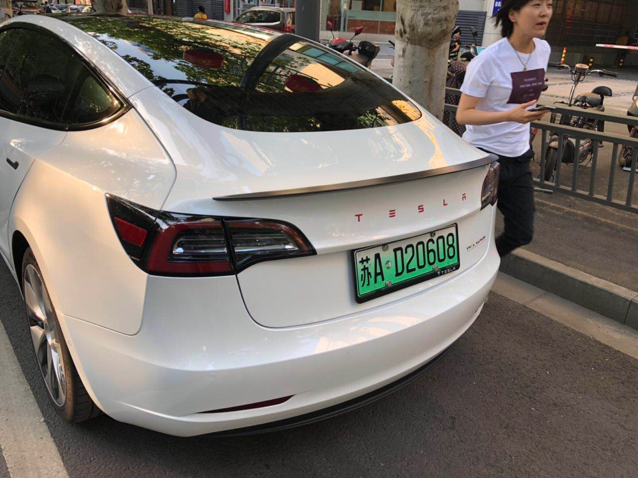 特叔和大家知道哪边有这个东西卖吗？就是车尾后面的字母，淘宝搜了一大老圈没找到 一定要海淘嘛感觉好麻烦想国内买 - 图片 1