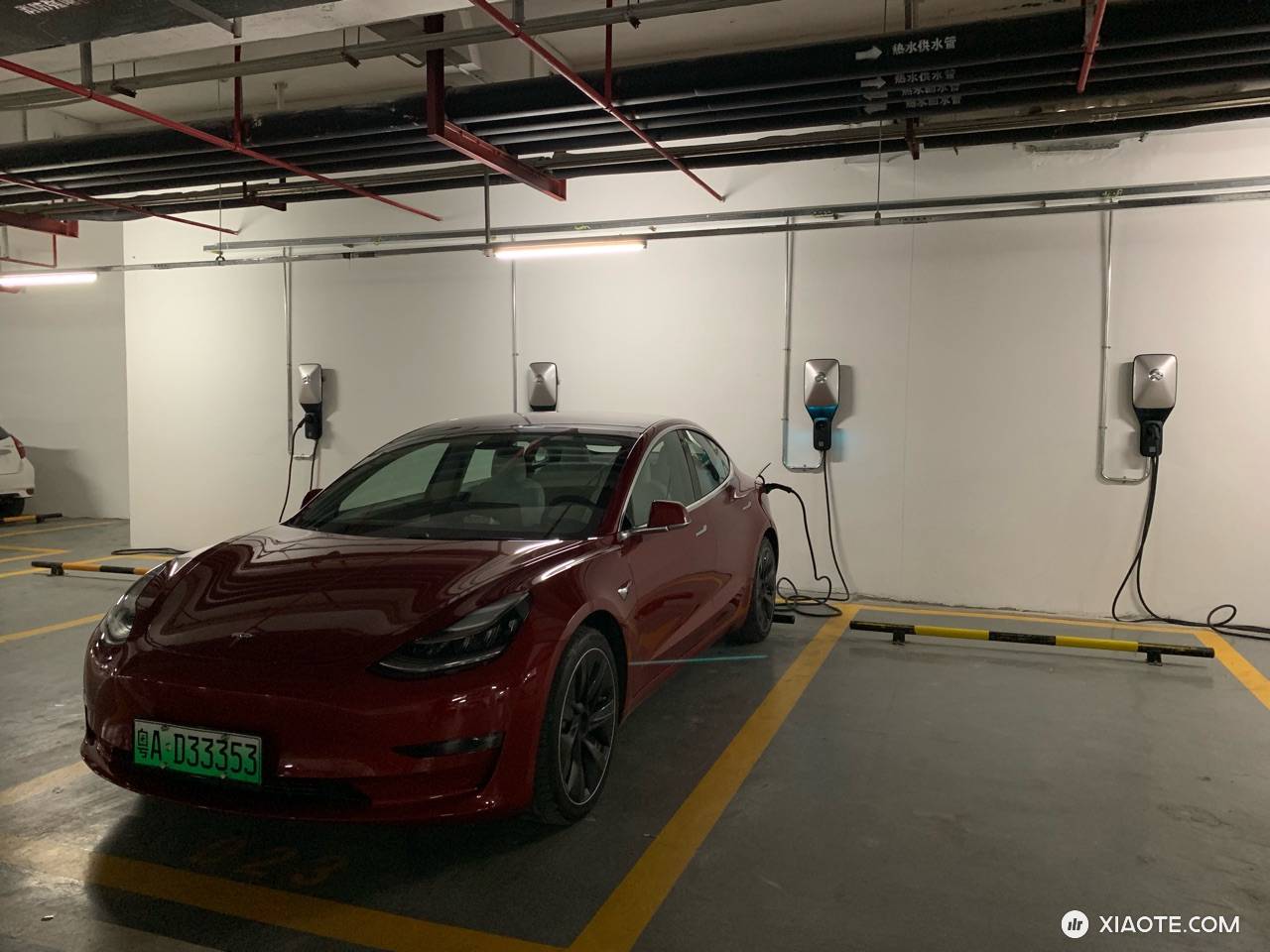 本来没打算补电,发现入住酒店居然有蔚来的目的地充电桩!
哎呀,滋润啊!哈哈 - 图片 1