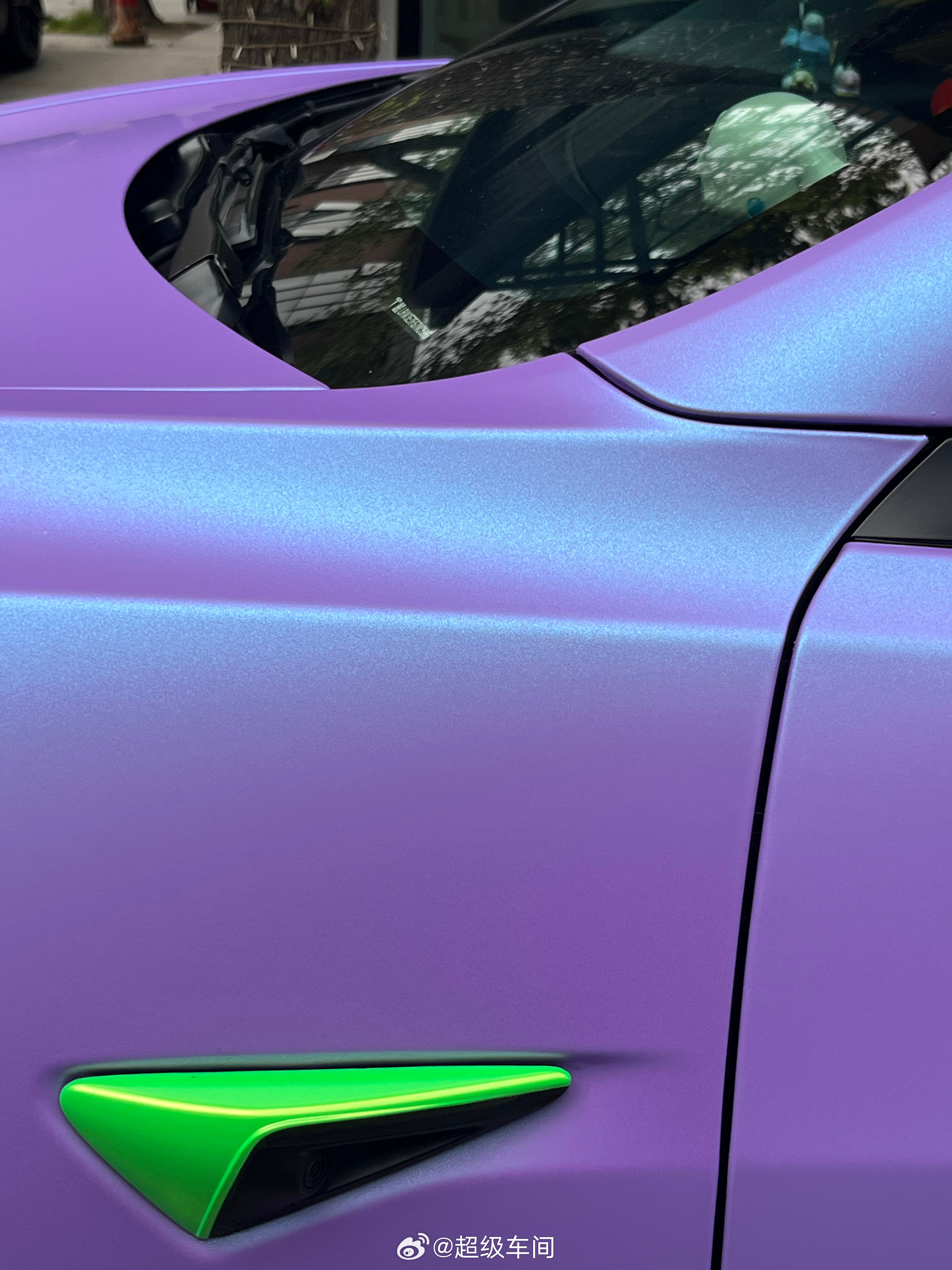 特斯拉Model 3｜蓝花楹➕珊瑚苹果绿拉花柔和的蓝紫色调🪻典雅又充满活力🔮#汽车贴膜#

#改色膜#

#特斯拉#

#model3#

 全国连锁各大城市均可施工咨询预约👉：添加我为微信好友 - 图片 6