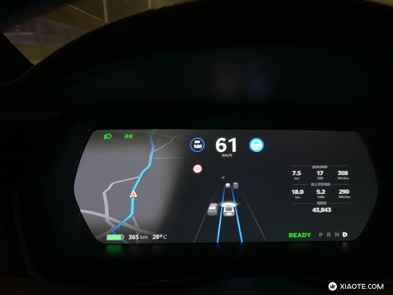 我开的极度耗电的的 Model XP100D …… 估计需要在服务区稍微补一下才能开到郴州。
地图中的蓝色小点,表示可以充电的服务区。 - 图片 1