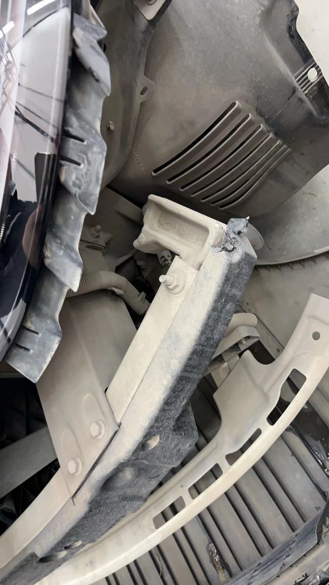 被理想撞出了内伤。报废一个雷达。 - 图片 4