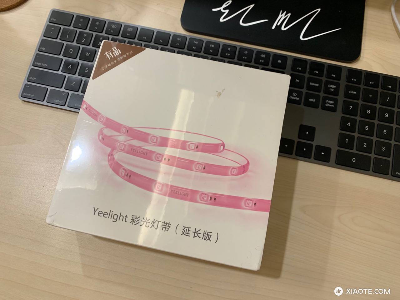 车里太暗了?可以试试装一条 小米 Yeelight 灯带。12V供电,搞起来很容易吼~ - 图片 1
