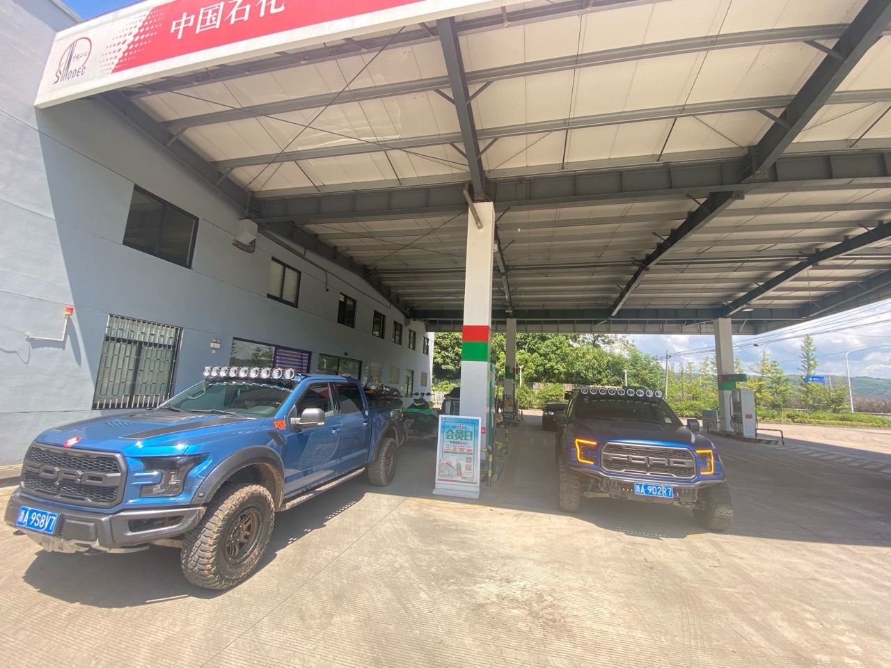 抓住夏天的尾巴再玩趟水！出门带上小特的好处是还能给我的动力冲浪板补电。 - 图片 6