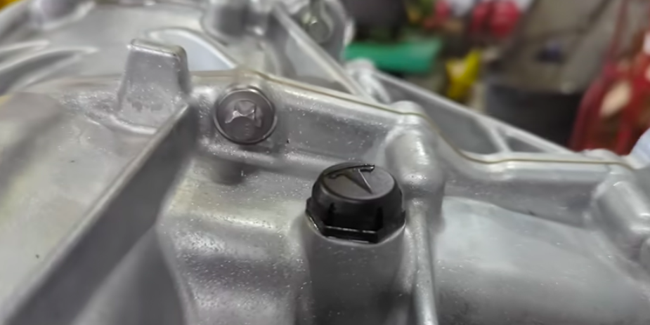 第376批《道路机动车辆生产企业及产品公告》新产品公示

特斯拉备案了modely的两款新电机：4D1和4D3，功率不变，优化逆变器设计，减轻2公斤 - 图片 6