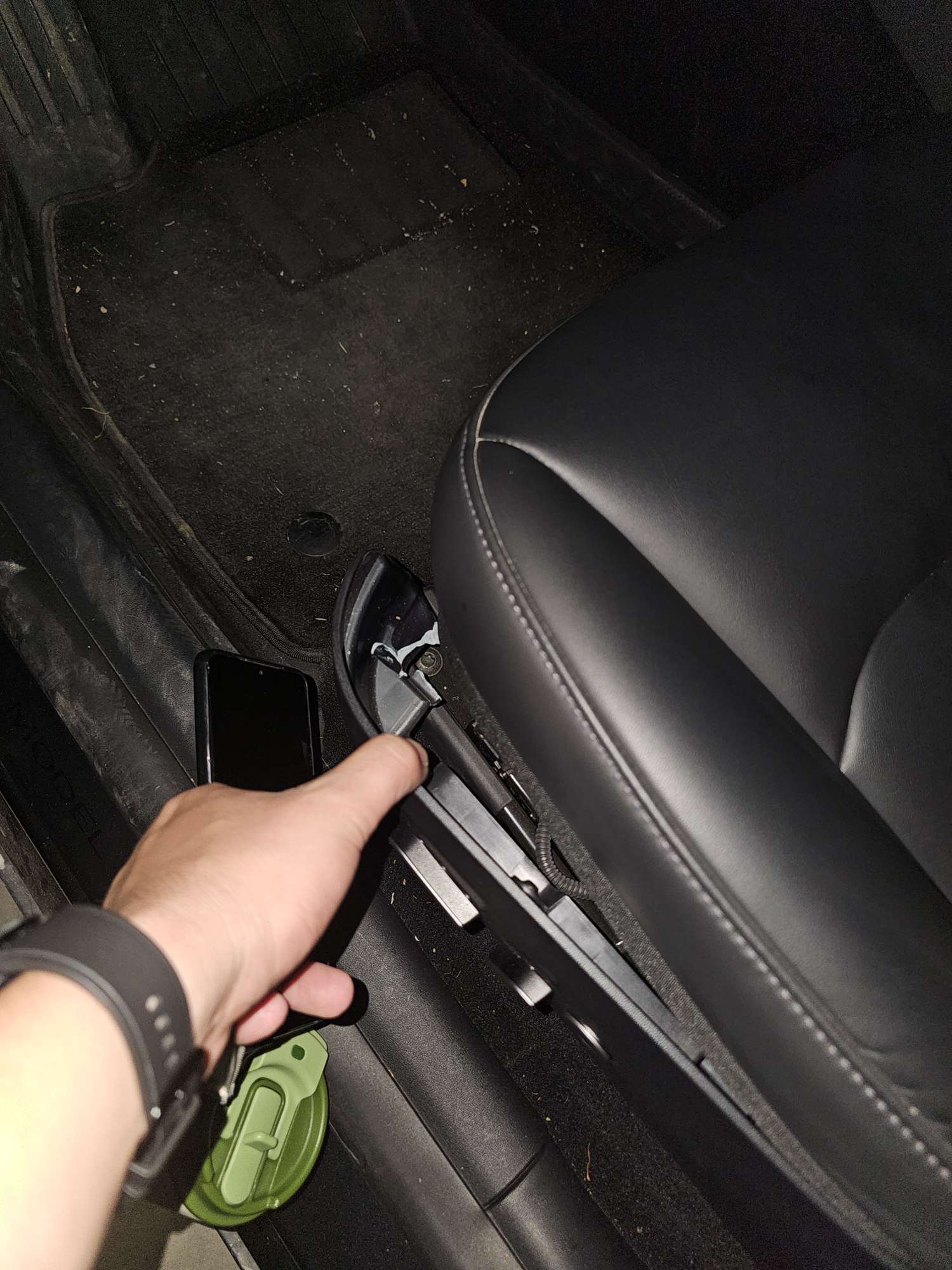 这玩意儿下车的时候断了，是免费保修吗？用力起身的时候，然后他就断了。。。 - 图片 1
