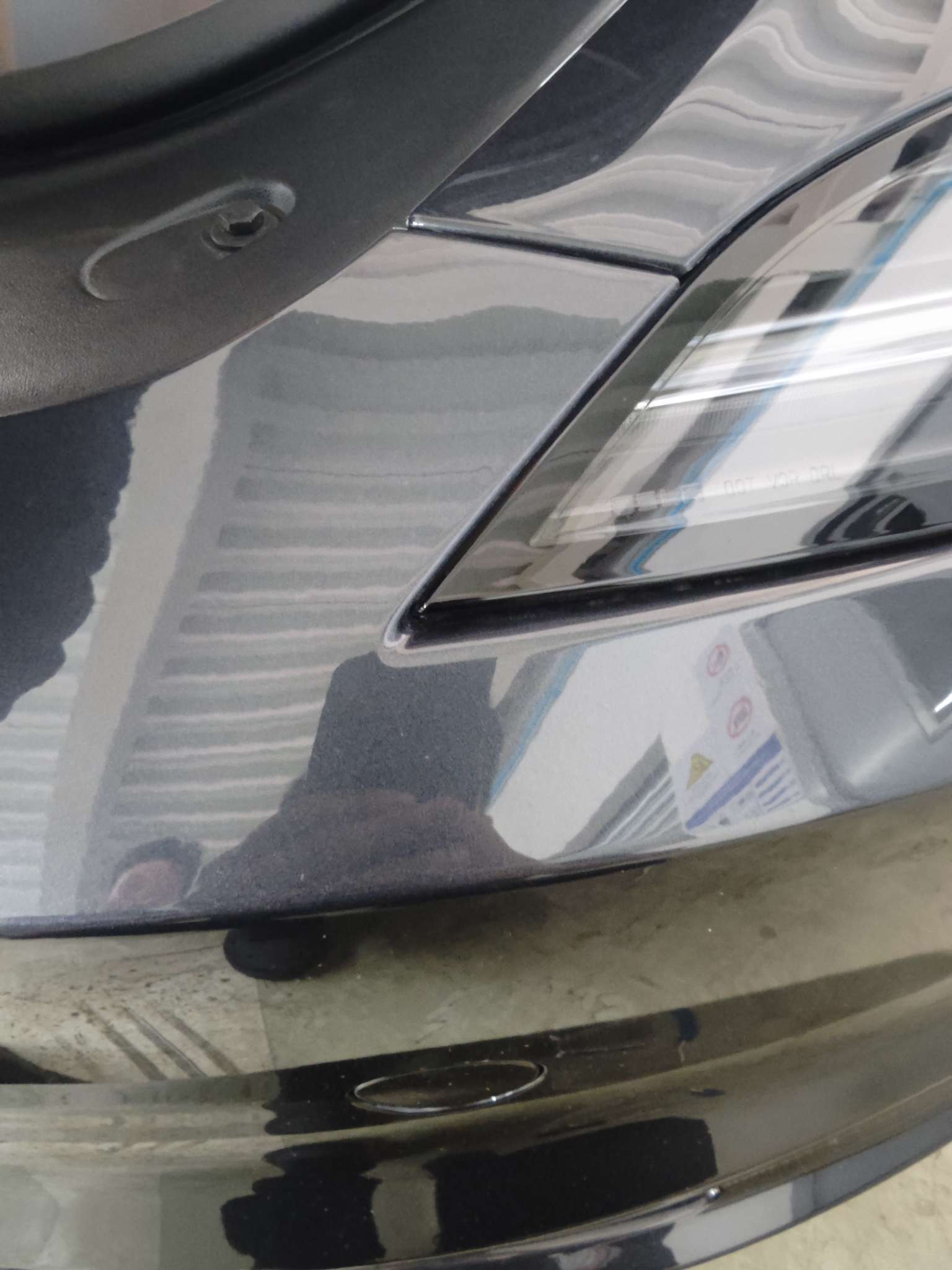 各位现在拆了保险杆喷漆后，由于安装回去两边缝隙大调了灯变成这样情况，是不是正常？ - 图片 2