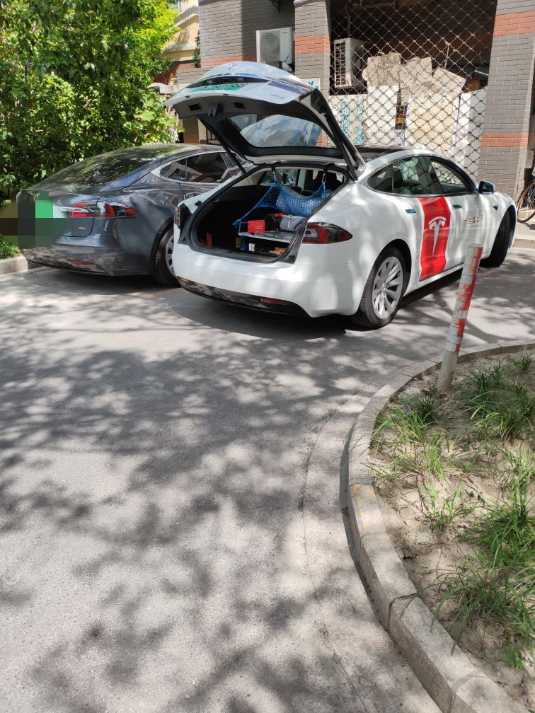 提车8个月日间行车灯坏了，质量太感人。
幸好服务不错上门给换了个大灯。给上海宝山服务中心点个赞👍 - 图片 1