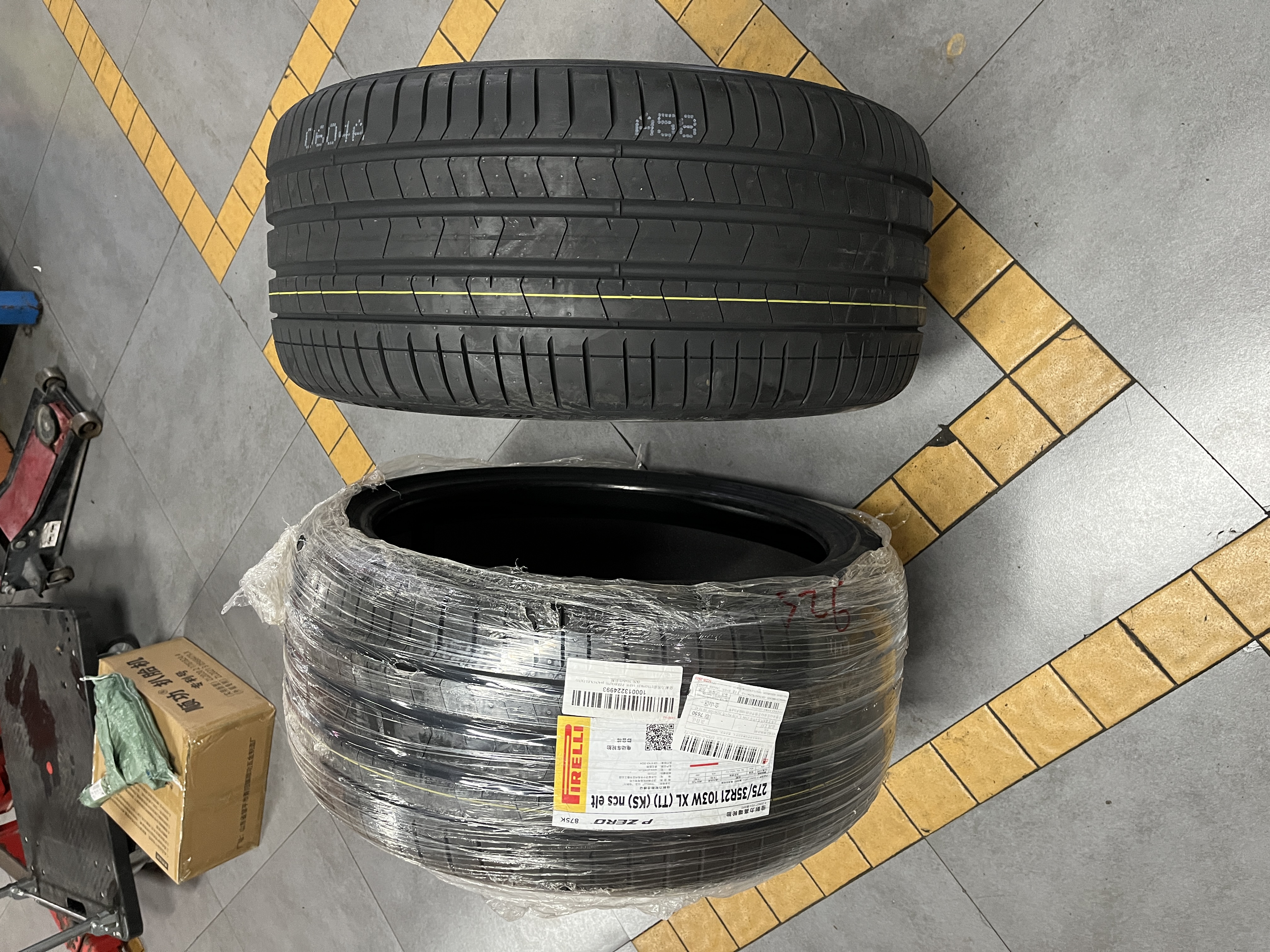 22.09 的车车
5.5W
80%345
今天换两后胎
京东自营 - 图片 3