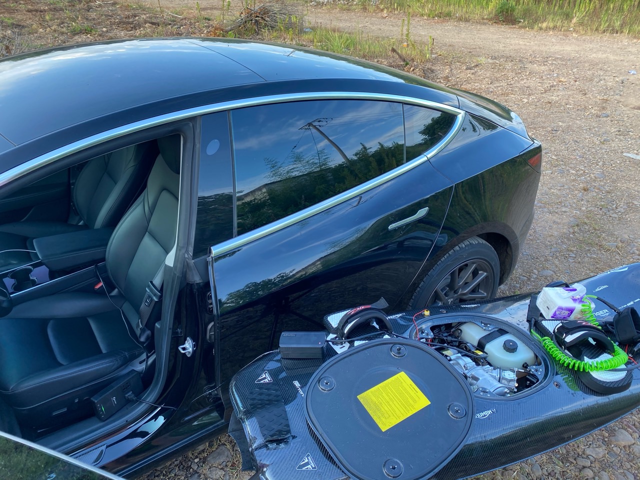 抓住夏天的尾巴再玩趟水！出门带上小特的好处是还能给我的动力冲浪板补电。 - 图片 4