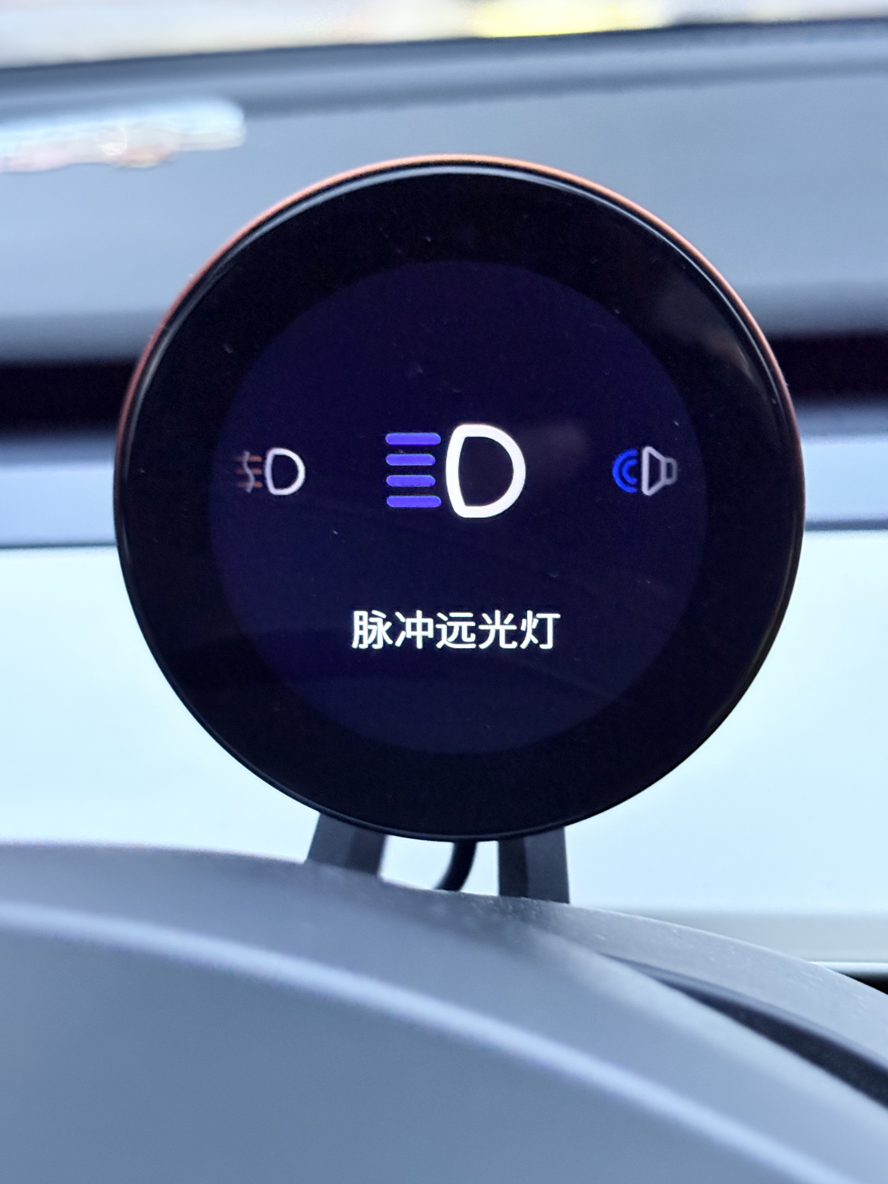 买来一年多了，没怎么用过这个功能，每次就是按一下 闪几下就自动停了，怎么弄一直闪的模式 - 图片 1